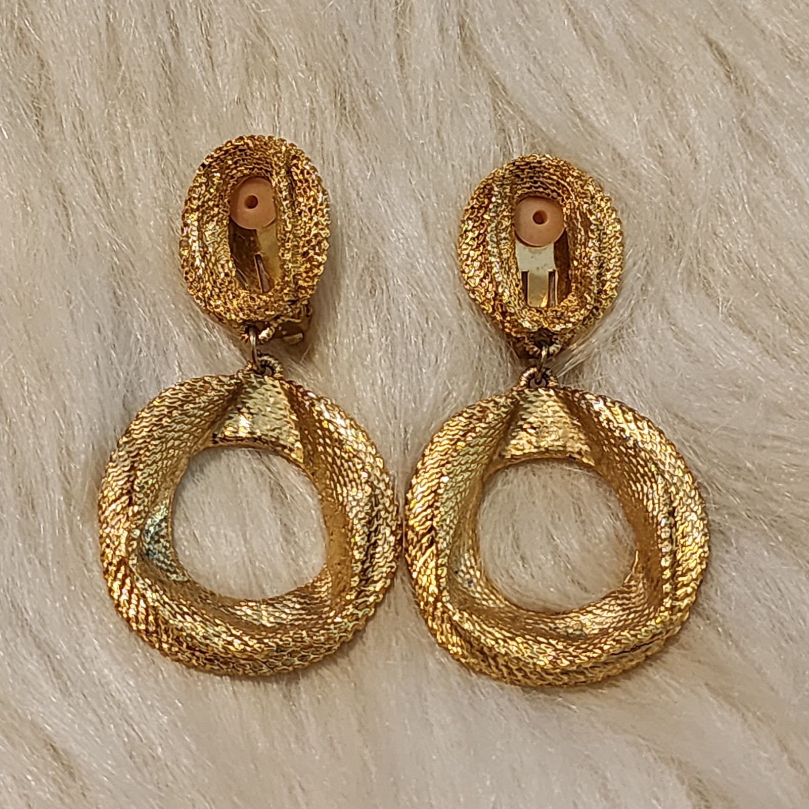 VINTAGE GOLD CLIP-ON EARRINGS