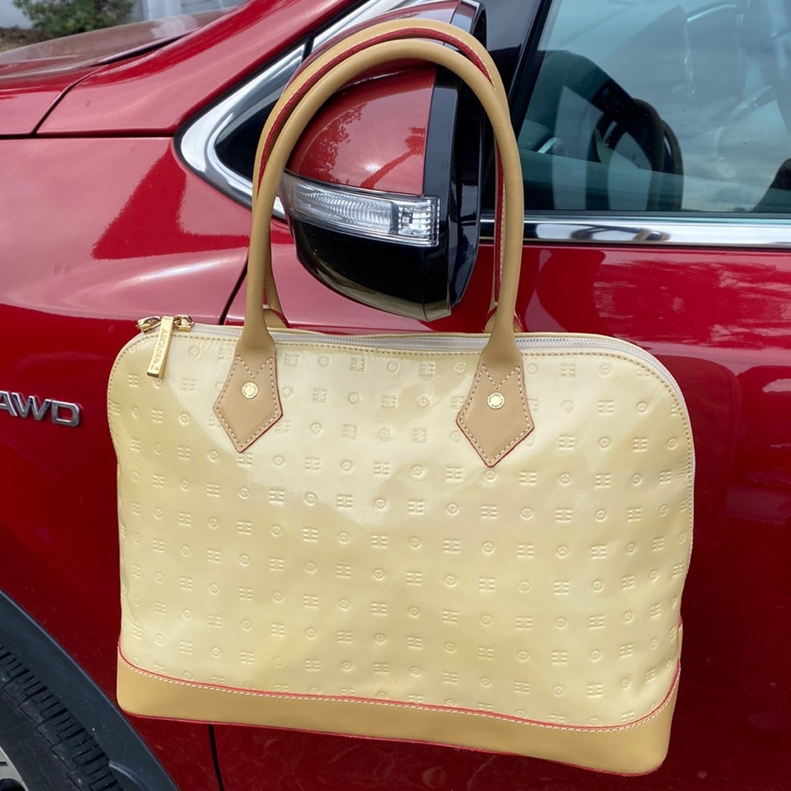 Make an offer! Arcadia for Spring! Patent leather Satchel purse in VG-EUC CLEAN!