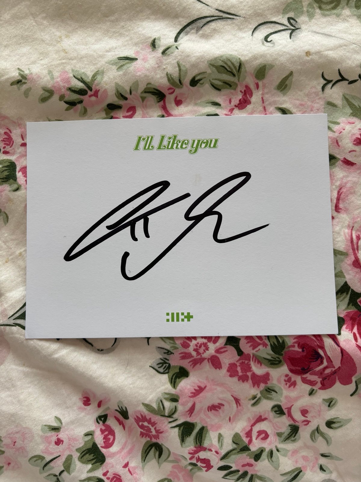 SIGNED yunah illit post card
