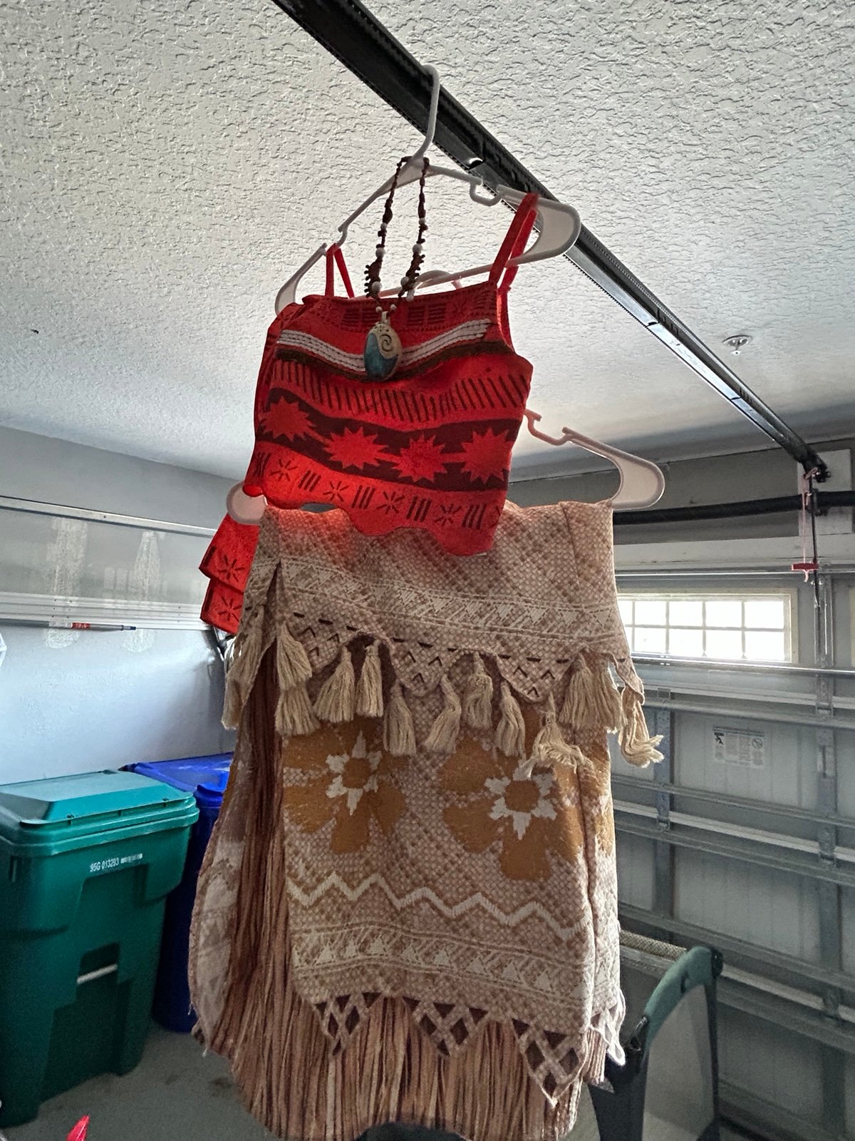 Disney Parks Moana Costume Size 7/8 with necklace
