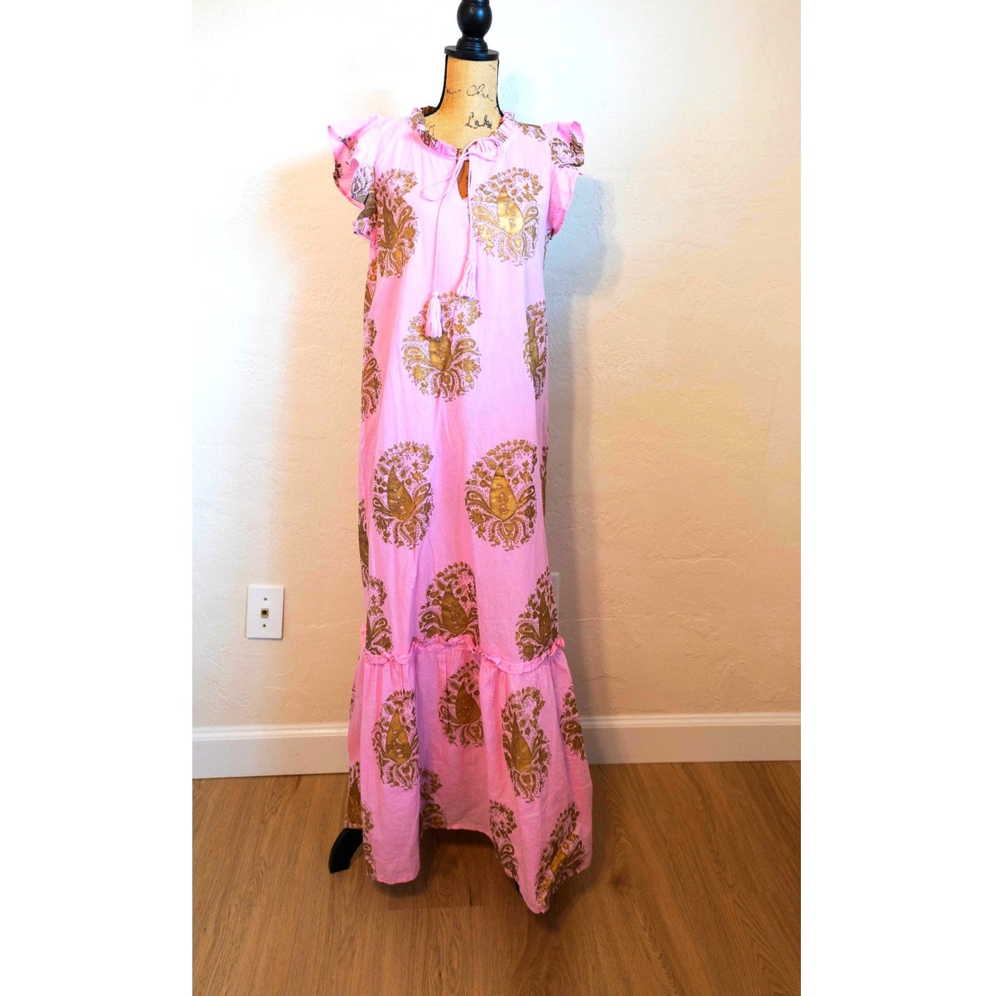 fitzroy&willa NWOT Cotton Pink & Gold Long Madi Dress Size Medium