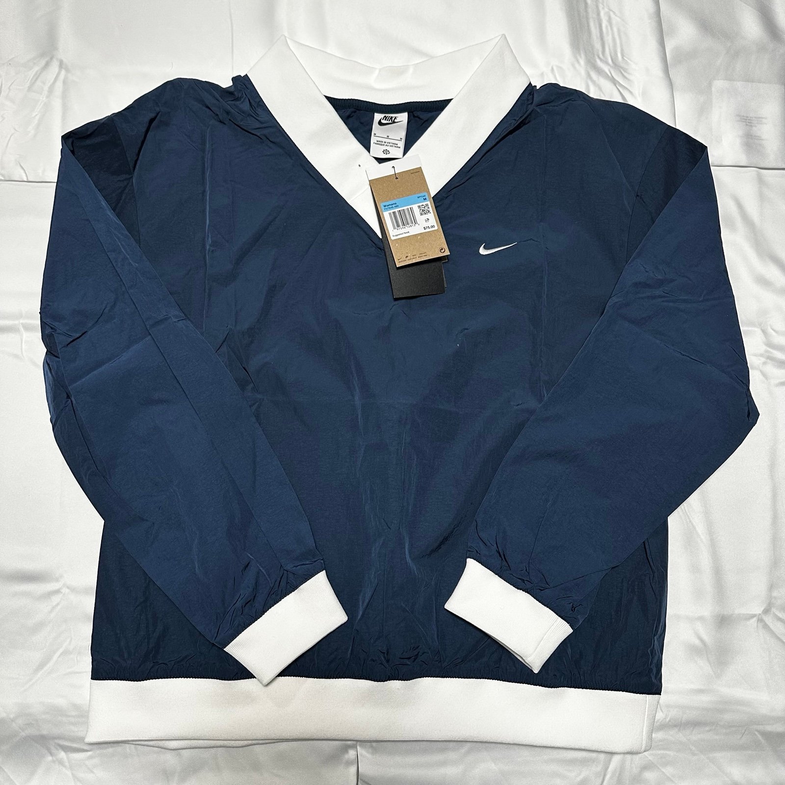 Nike Women's Loose UV Woven Long-Sleeve V-Neck Top