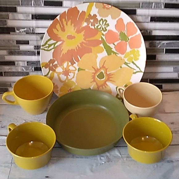 Vintage 1970s Allied Chemicals Lucite plate cups