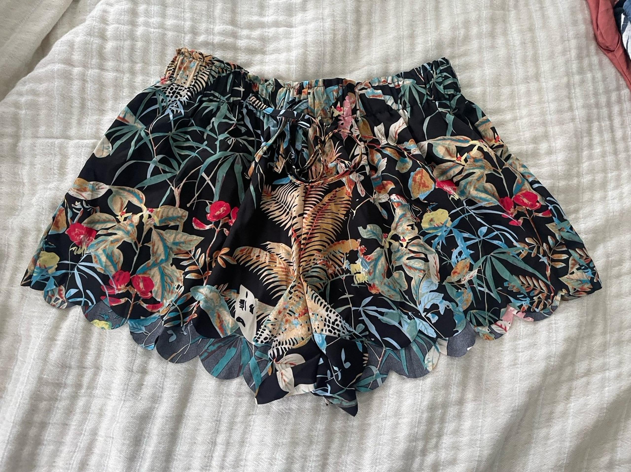 Women SHEIN shorts with scalloped hem