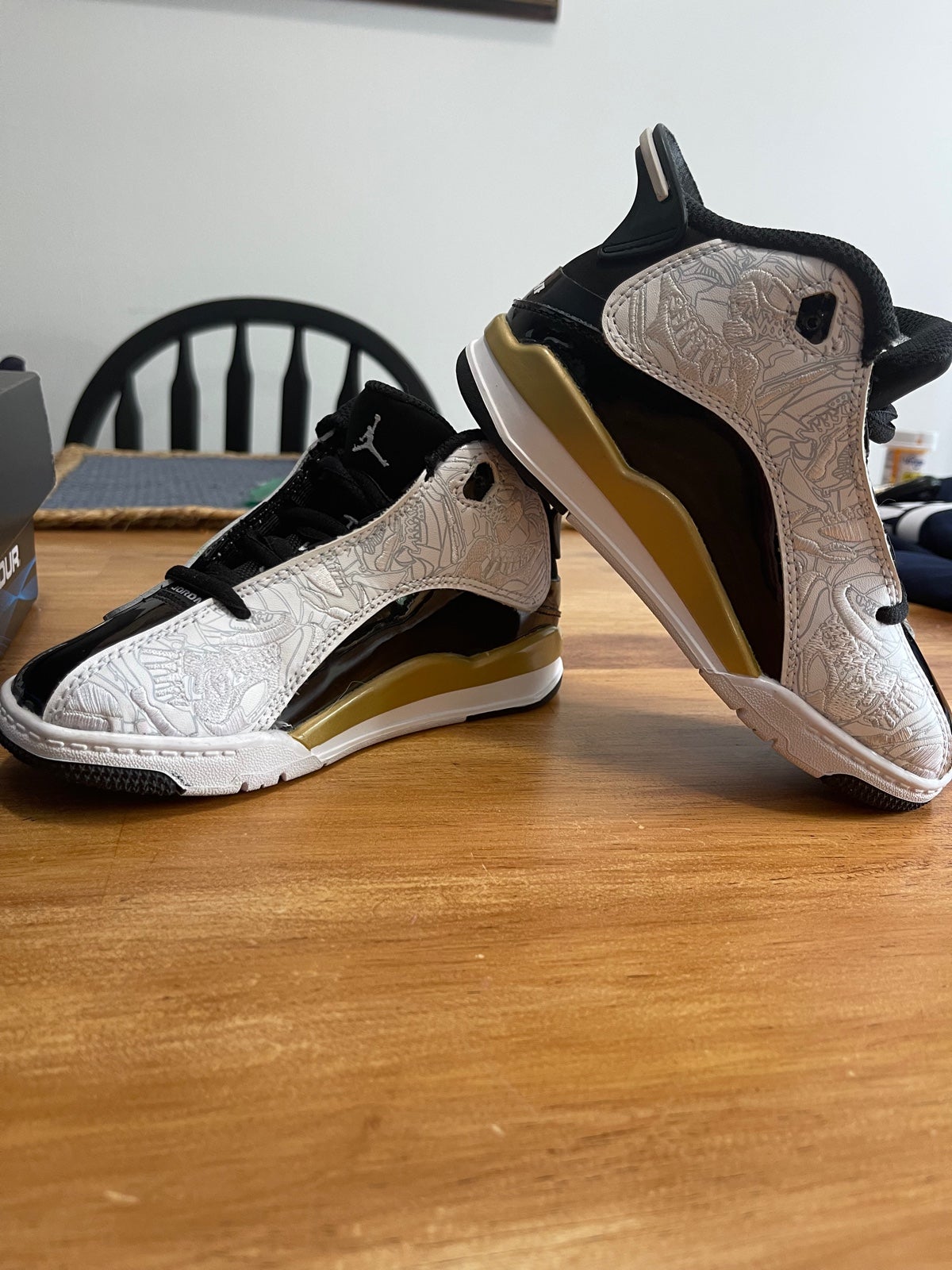 Jordan “Dub Zero” Kids Basketball Shoe