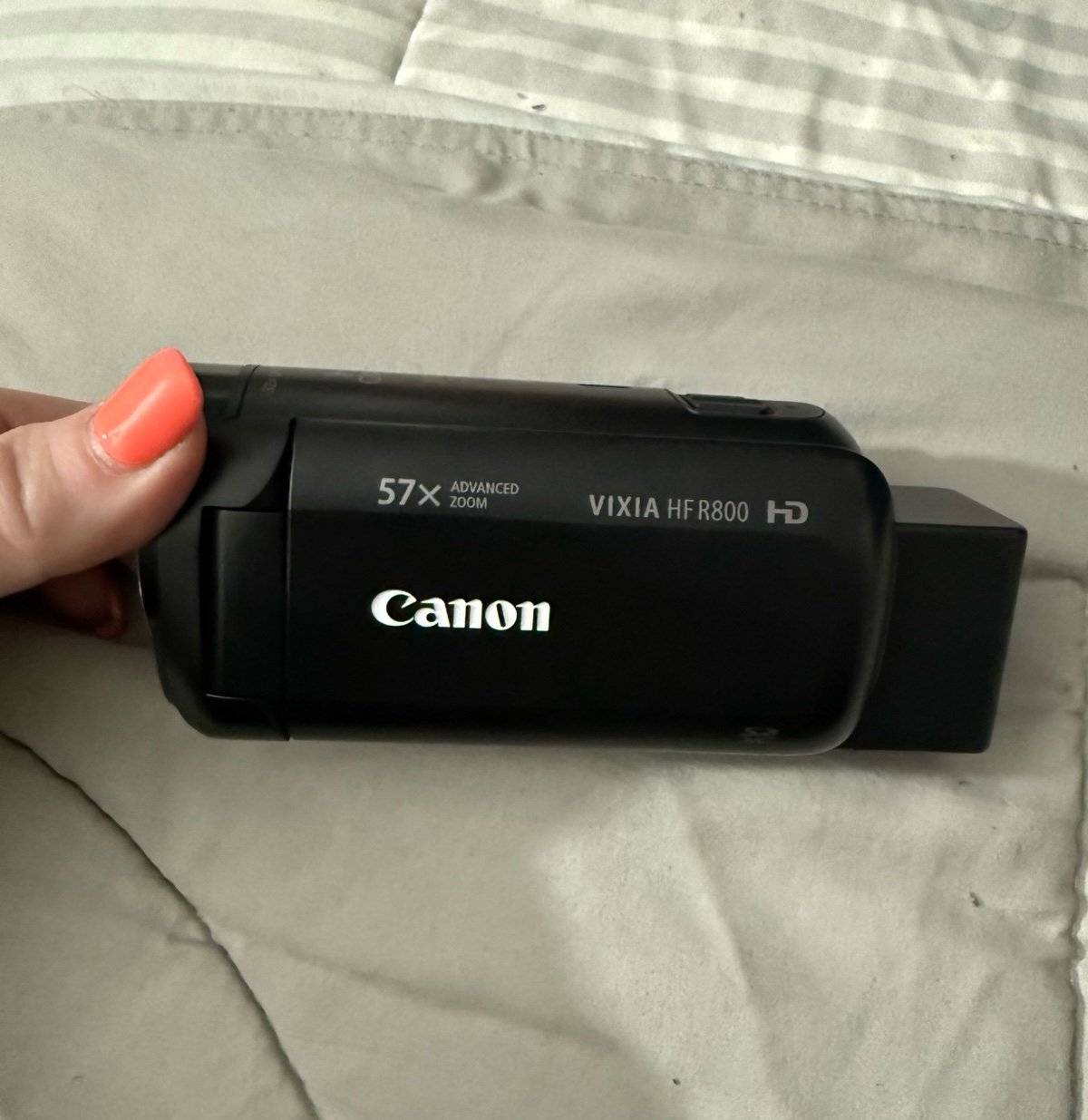 Canon Vixia HF R800 Video Camera Camcorder . 57x Advanced Zoom.