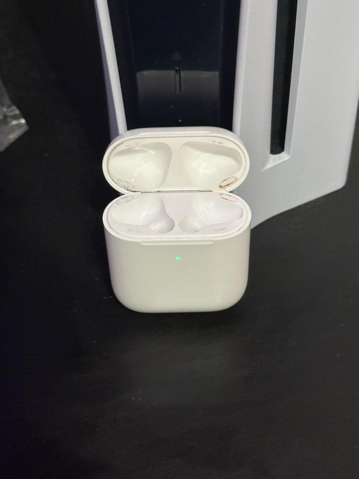Apple AirPods Charging Case