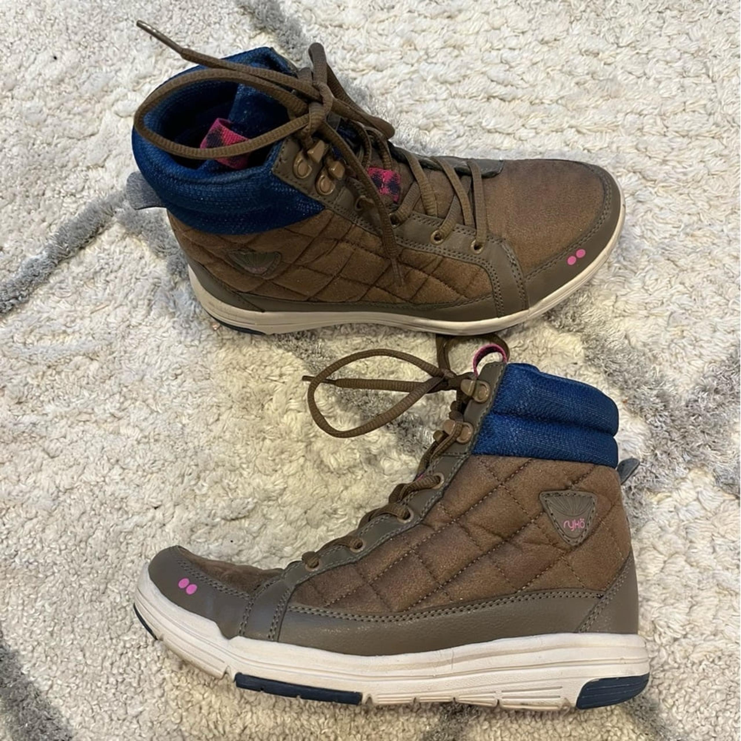 RYKA Aurora Quilted Sneaker Ankle Boot taupe Brown blue pink 6.5