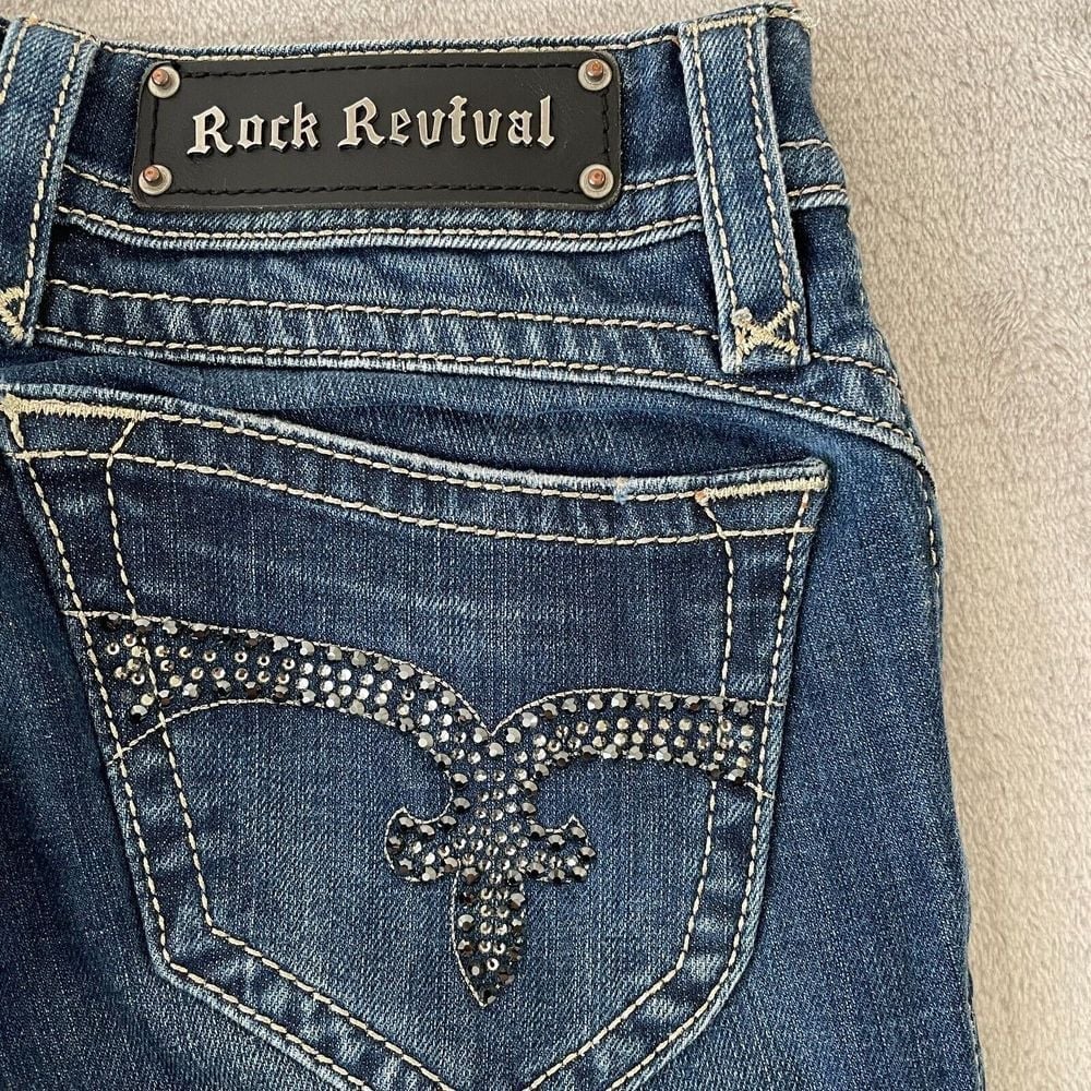 Rock & Revival Jeans Women 26 Blue Fleur de lis Pat Straight Rhinestone Pockets