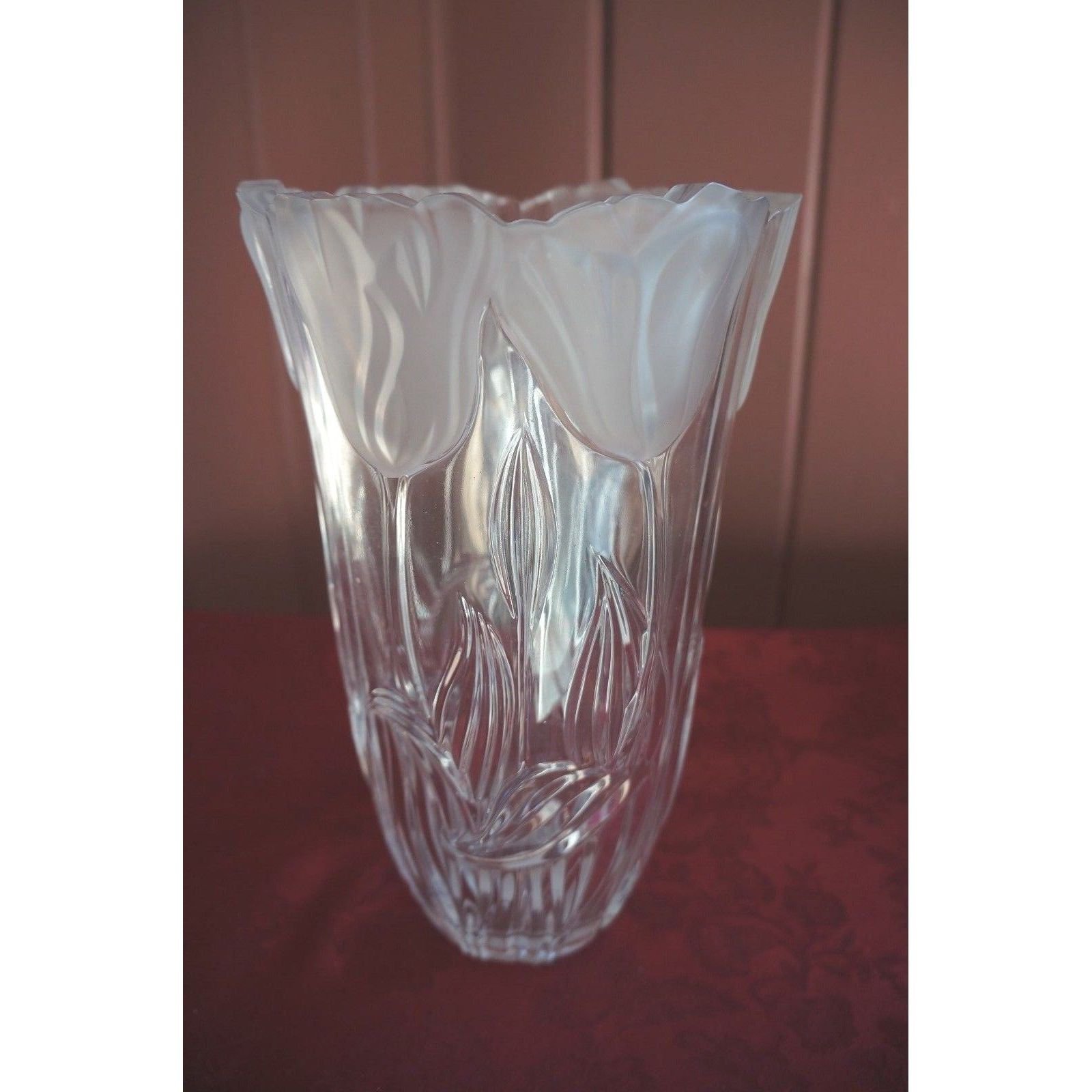 LOVELY 12 CLEAR/OPAQUE GLASS TULIP VASE