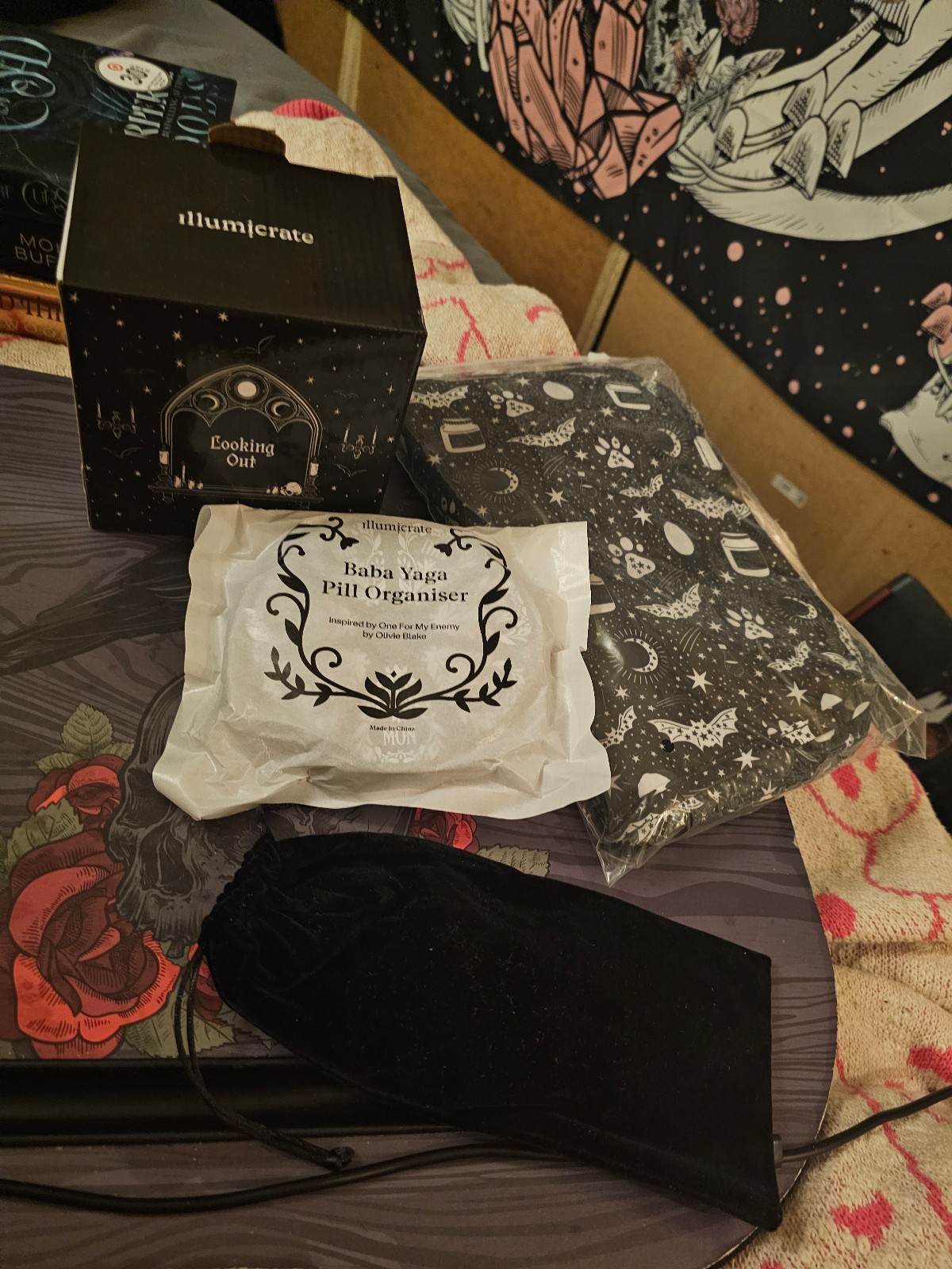 Illumicrate August box items