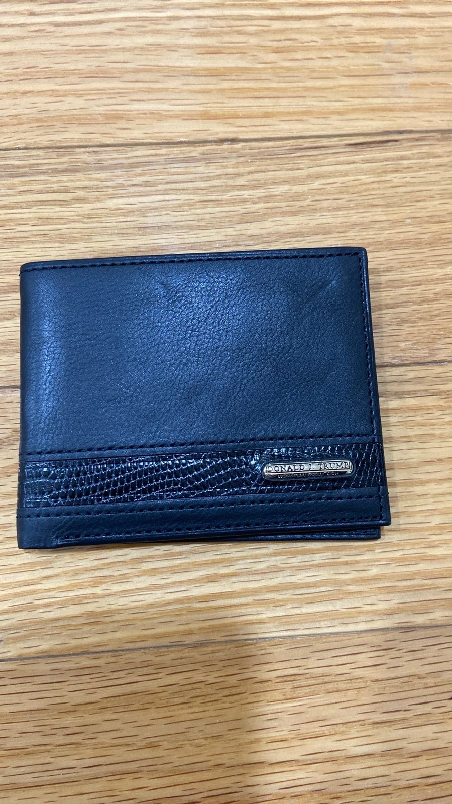 NWOT Donald Trump pocketmate leather wallet