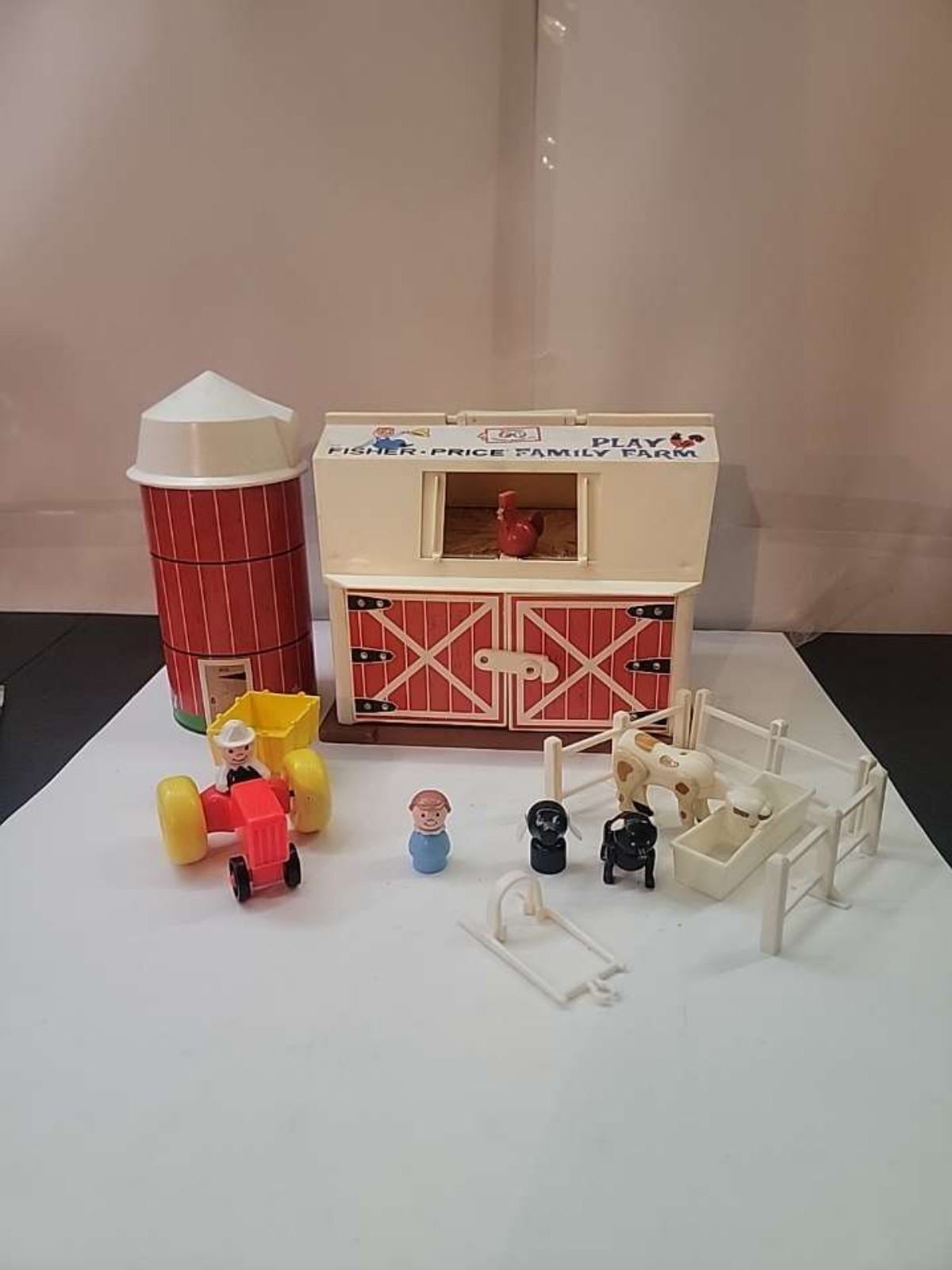 Vintage Fisher Price Little People Play Family Farm Barn Silo #915