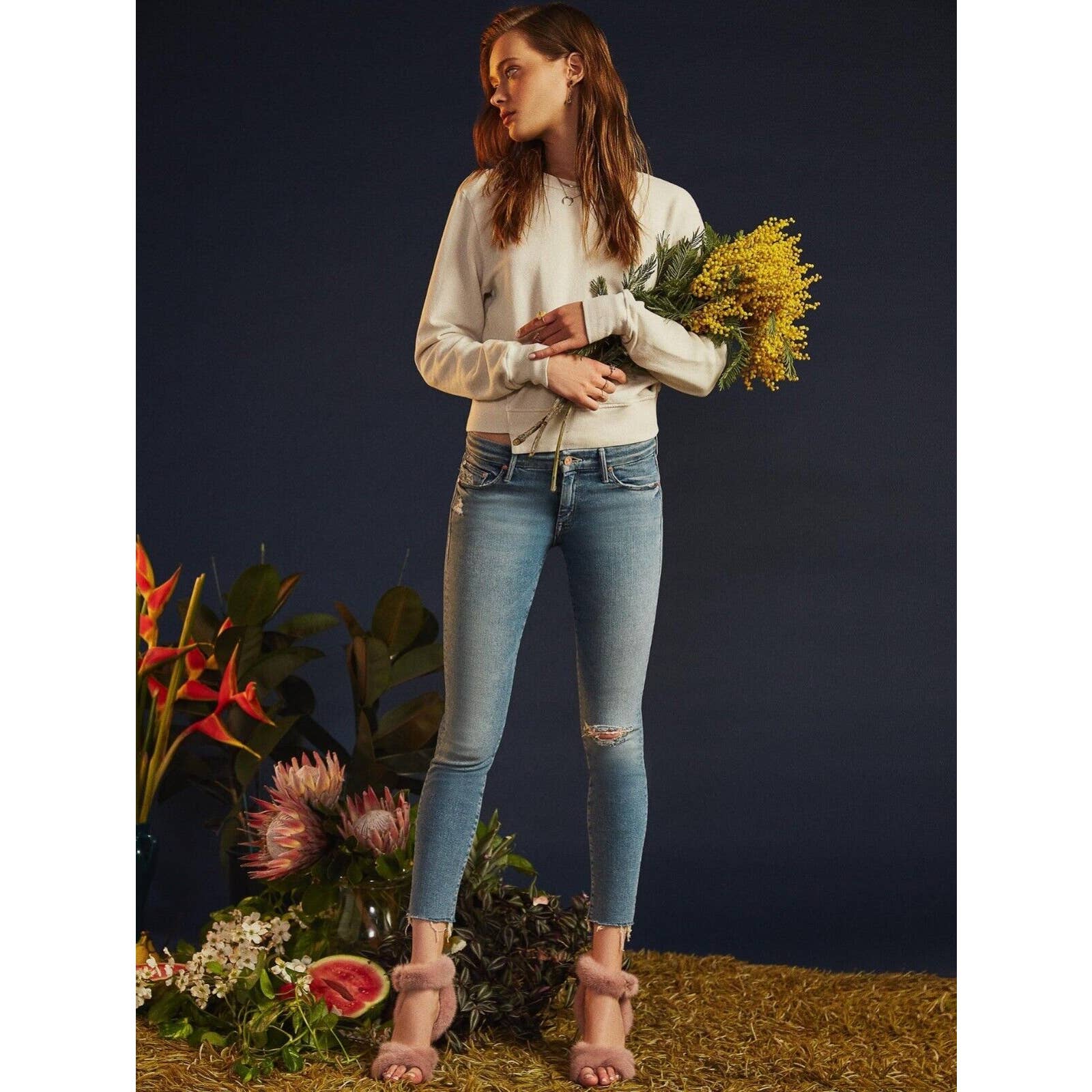 MOTHER The Looker Ankle fray in Love Gum Jeans $238 Size 26