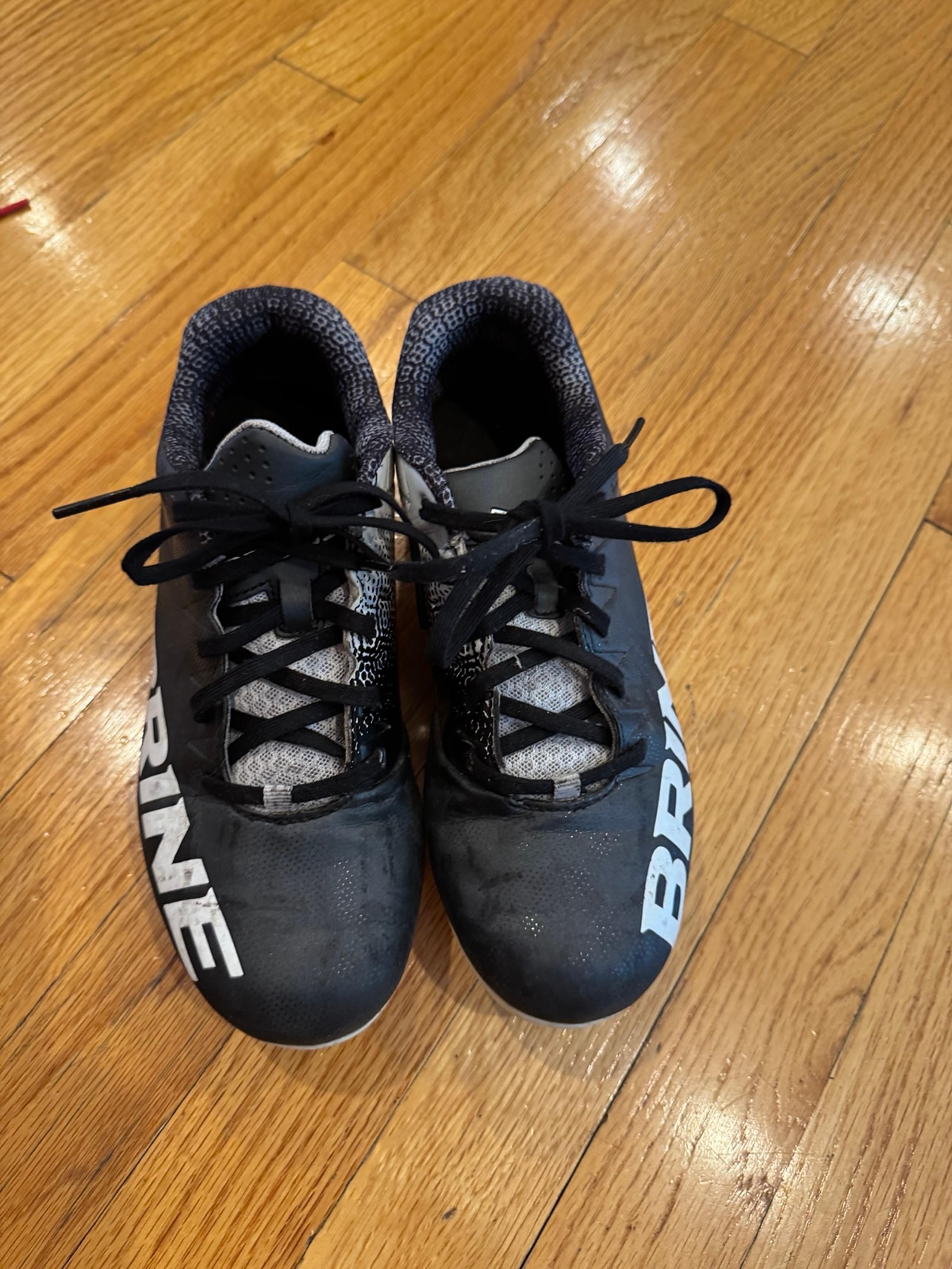 Woman’s size 6 Cleats