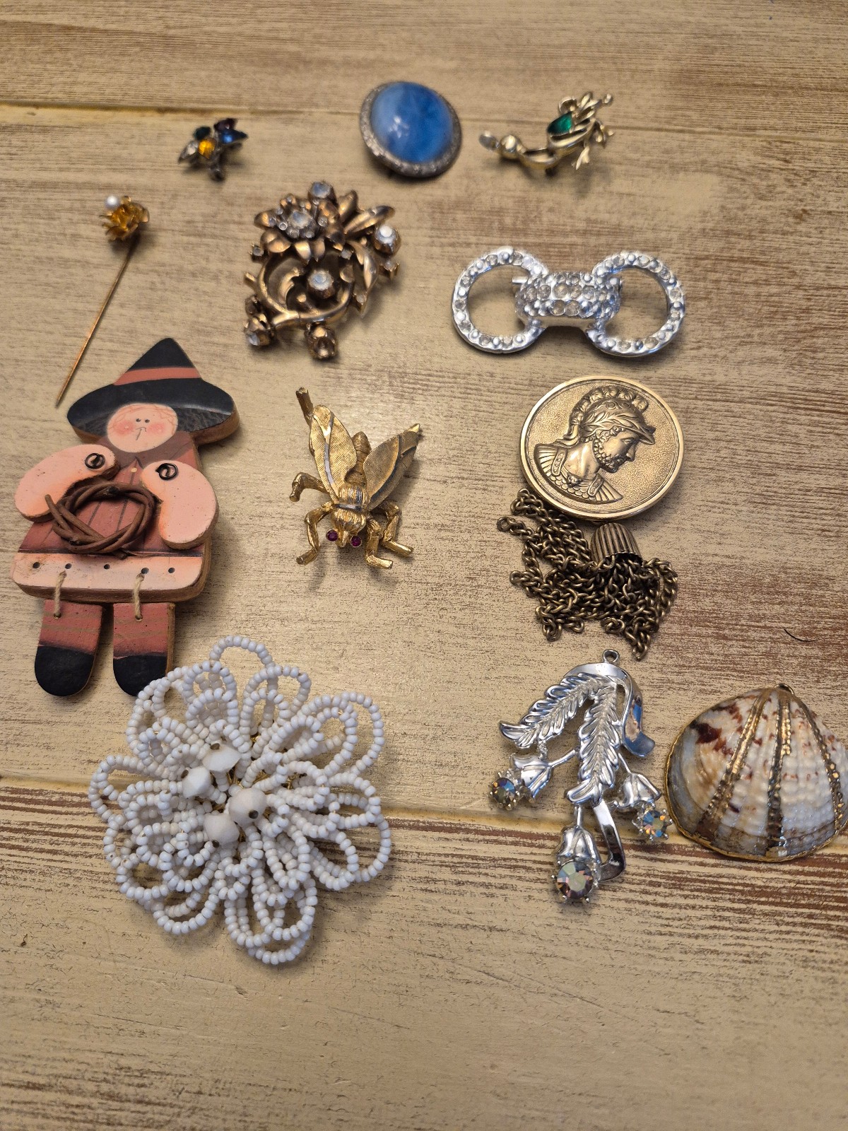 Lot of 12 pins and pendants