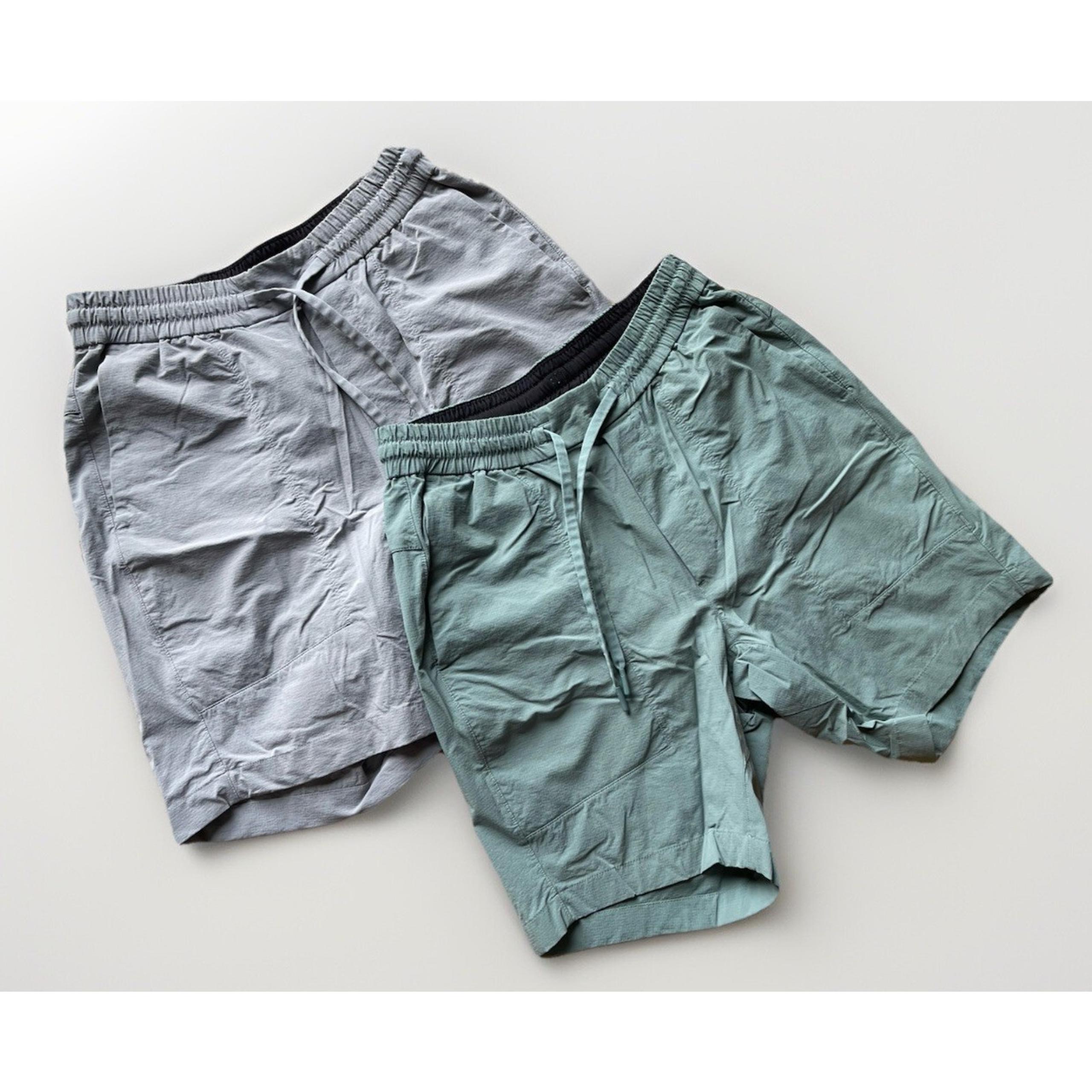Lot of 2 Mens Lululemon Gray/Green Textured Bowline 8" Shorts-Small