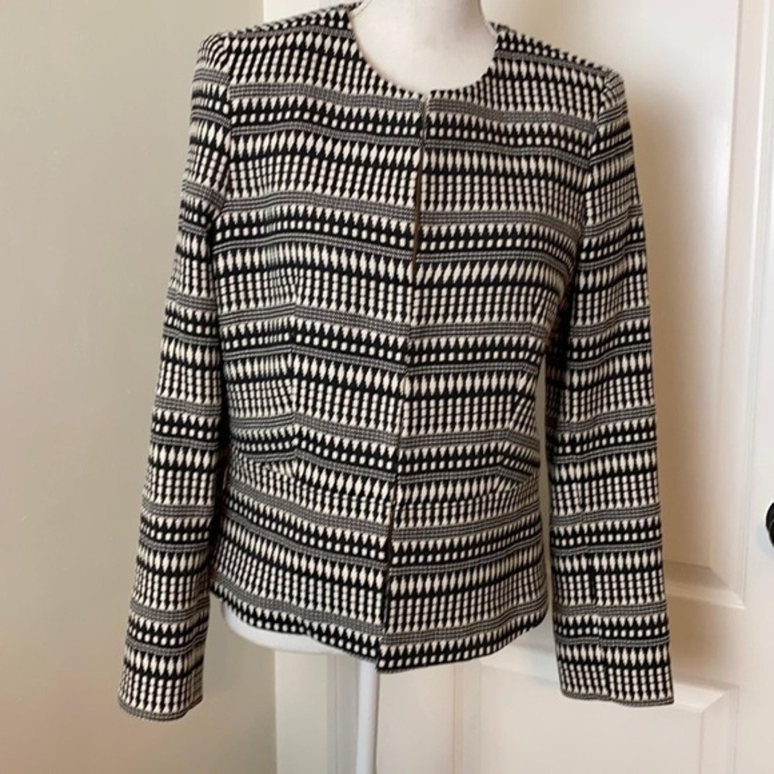 TAHARI ASL EMBROIDERED GEOMETRIC BLACK AND WHITE PATTERN BLAZER JACKET SIZE 8