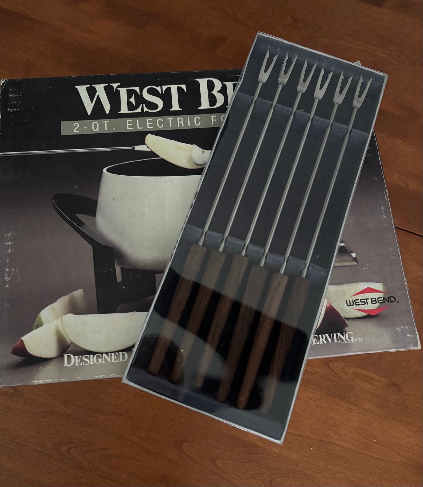 West Bend Electric Fondue Pot w/fondue forks