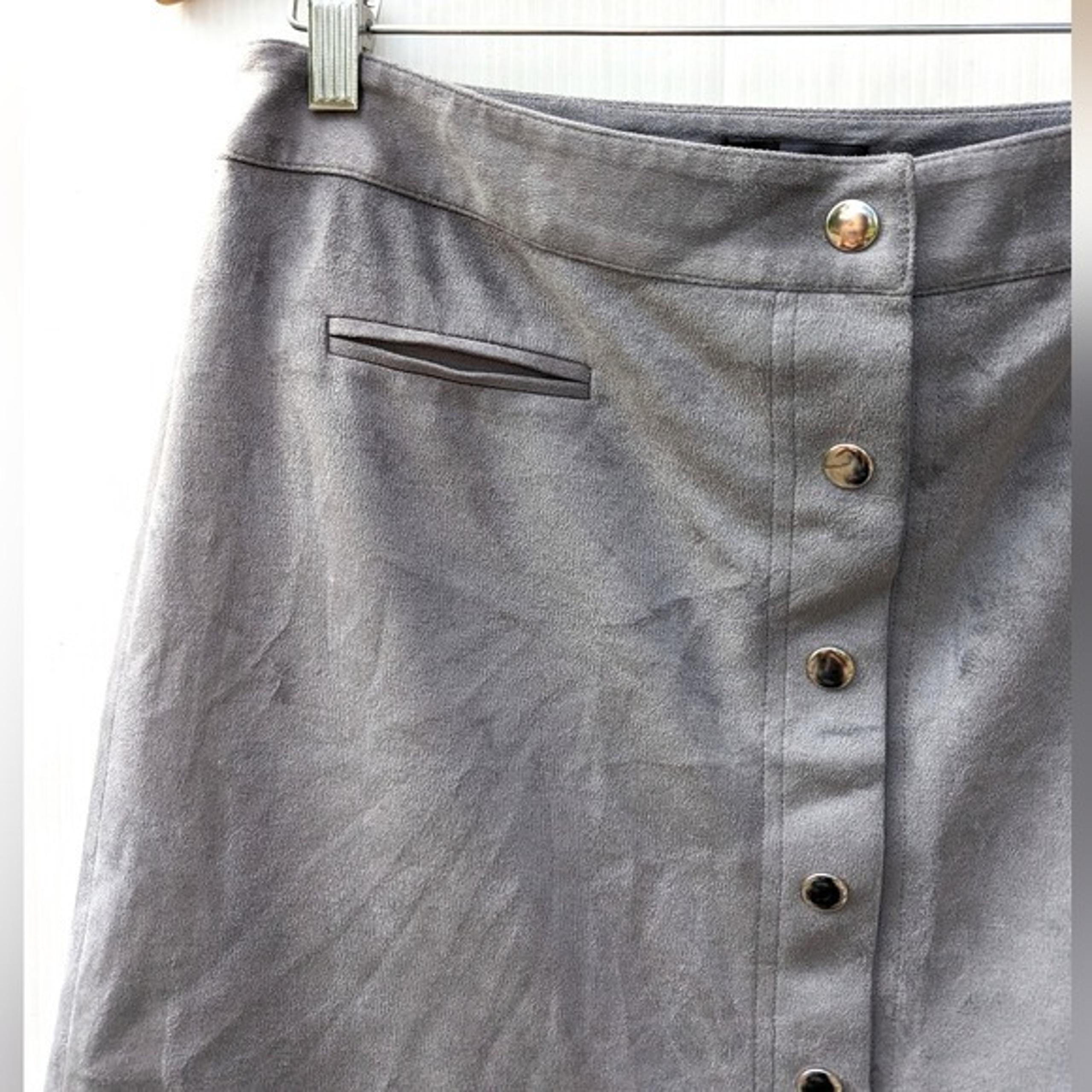 THE LIMITED women's gray snap front faux suede mini skirt
