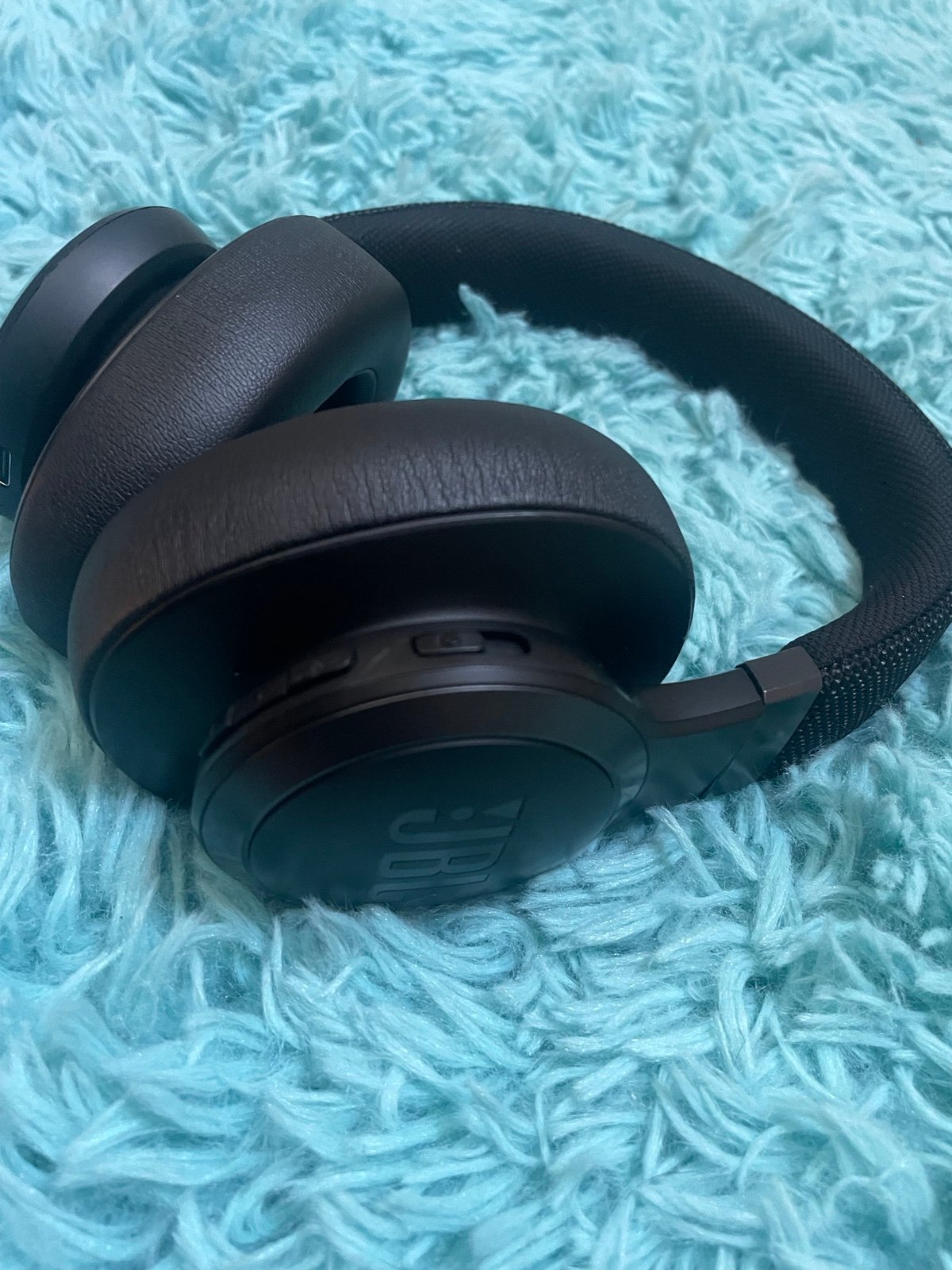 Large JBL Bluetooth Wireless Headphones