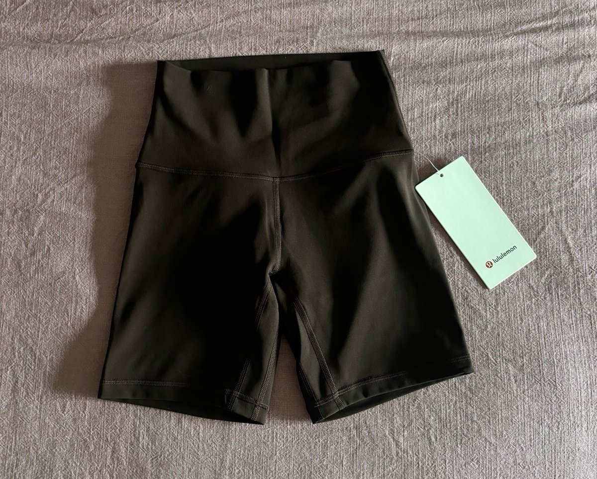 NWT Espresso Lululemon Align 6”