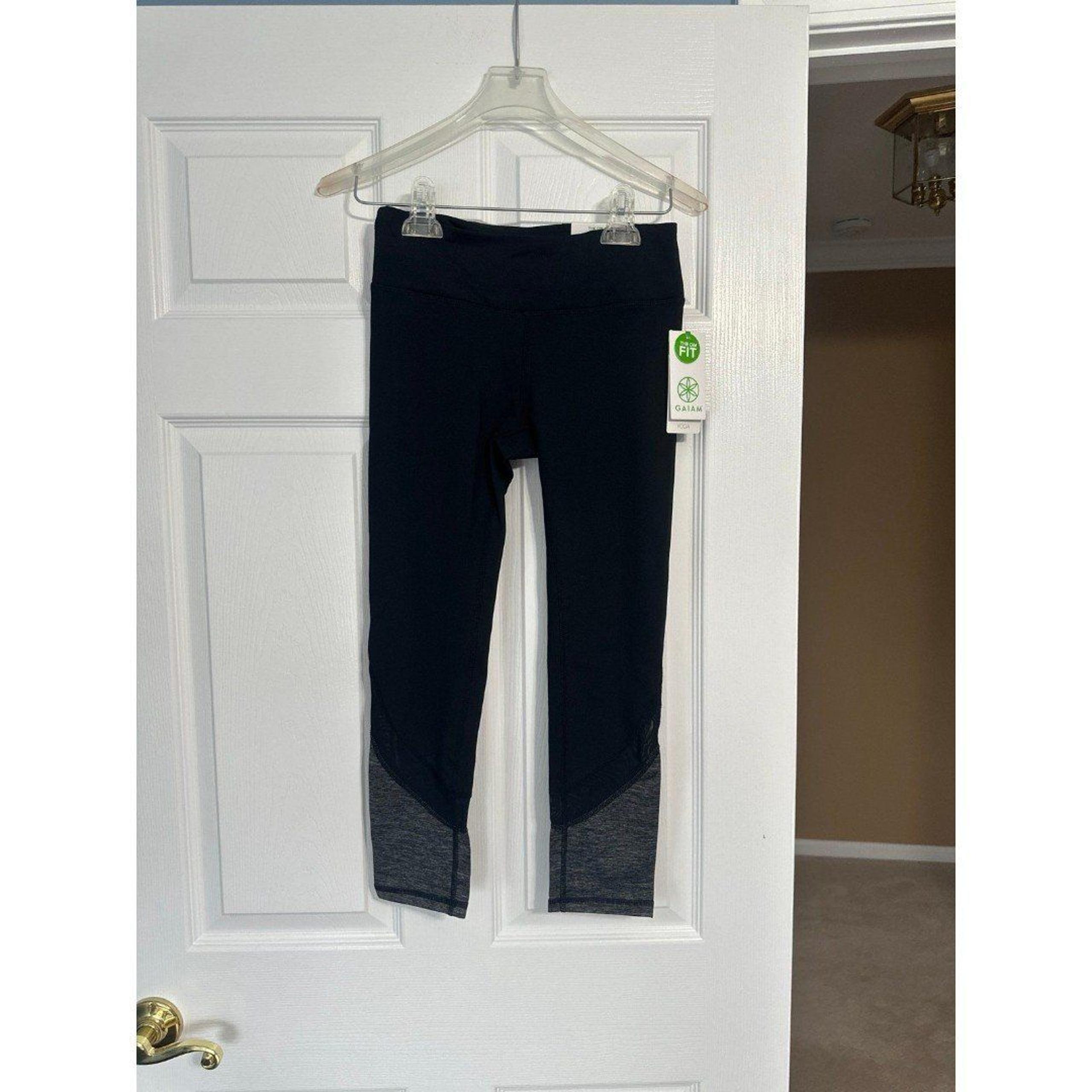 GAIAM Charcoal Heather Capri Leggings NWT $48 Size XS