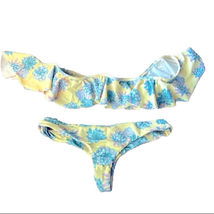 Tori prayer yellow floral underwire flounce bikini size small