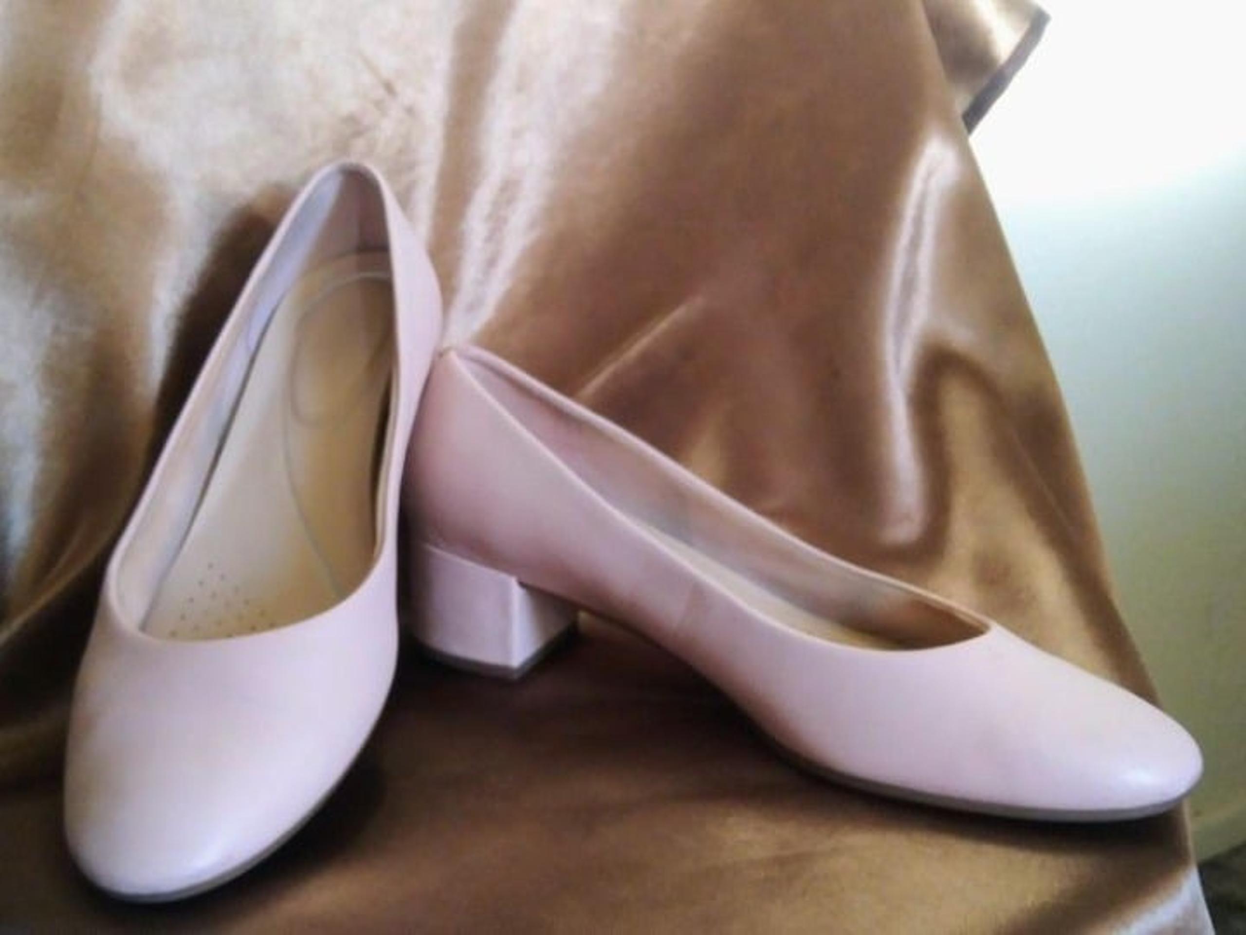 Easy Spirit Pink Leather Pumps - 9.5