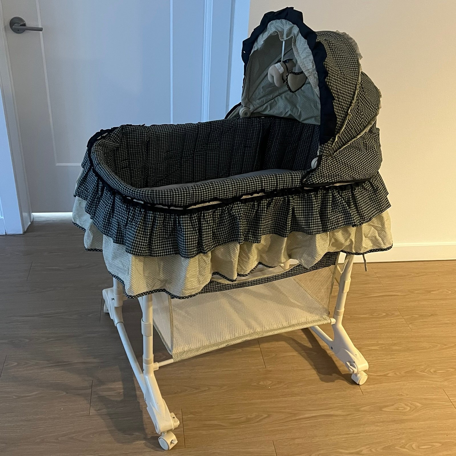 Vintage 90s Graco bassinet