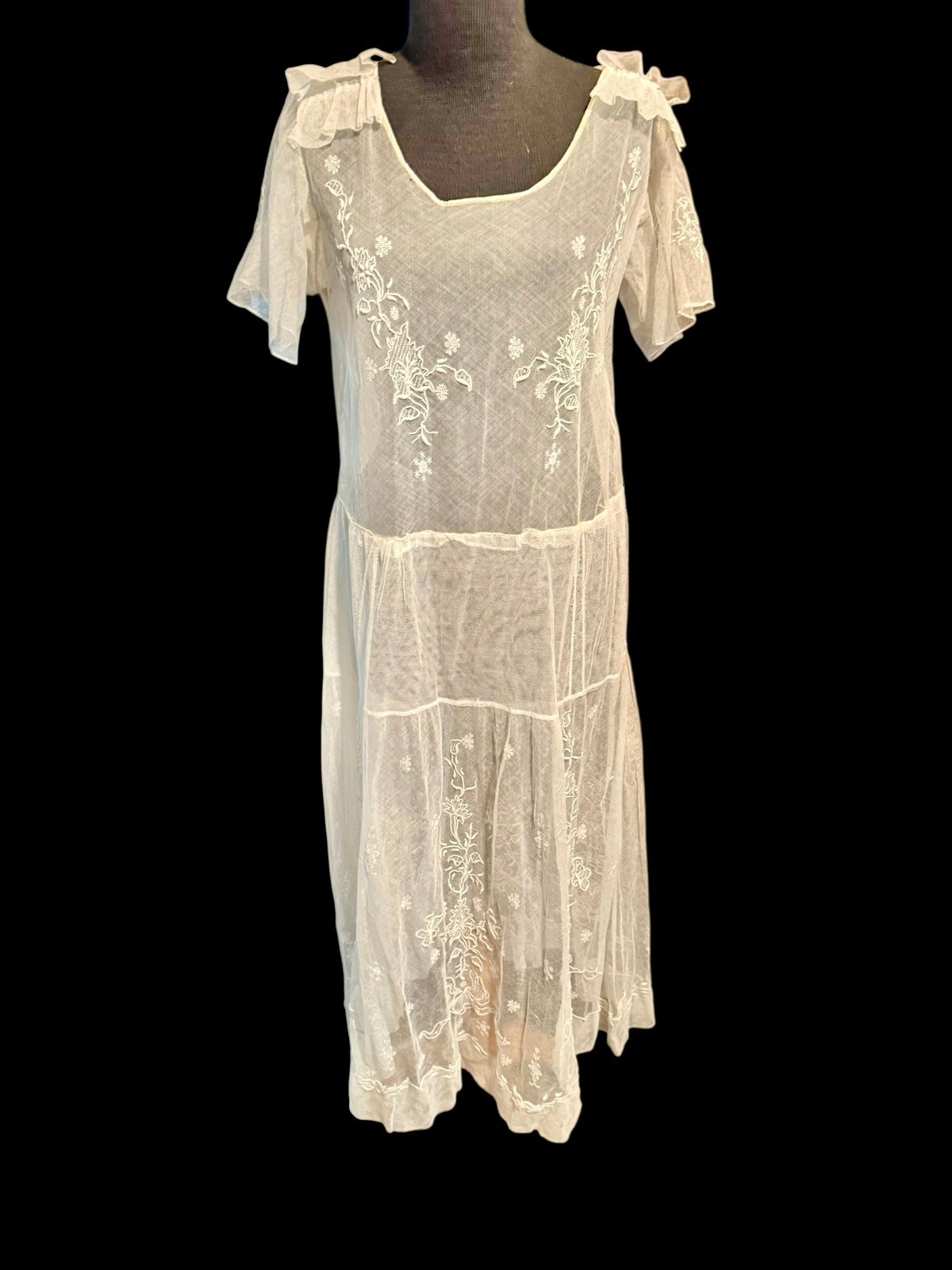 Edwardian 1900’s white lawn embroidered lawn dress