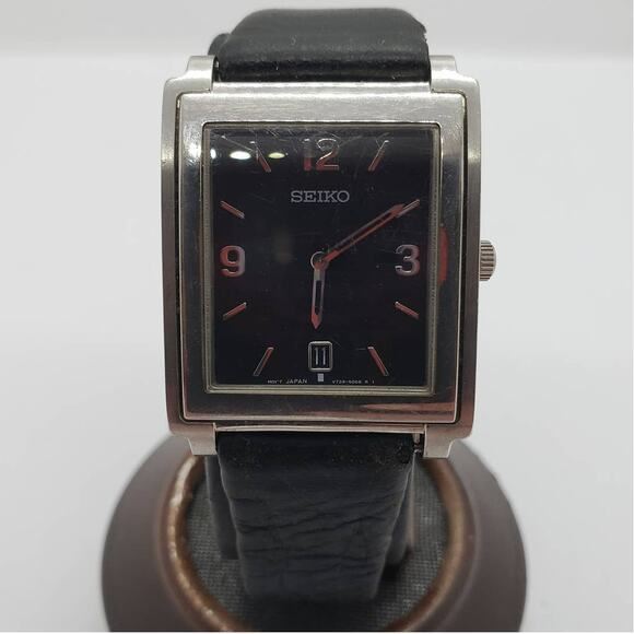 Seiko Men's Watch V739-5380