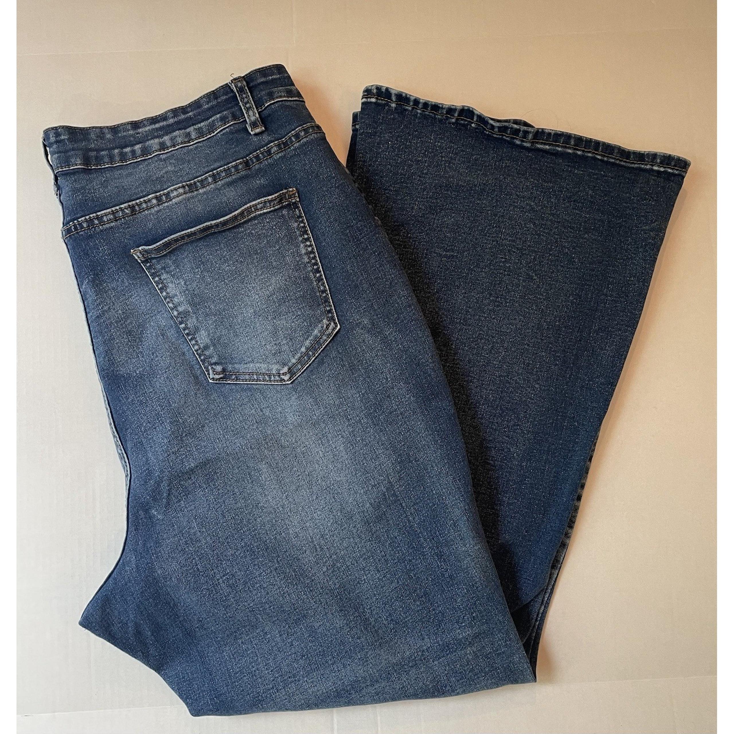 SHEIN Curve Women's 4X Flare Jeans – Waist 40-42" – Inseam 30-32" – Good Cond.