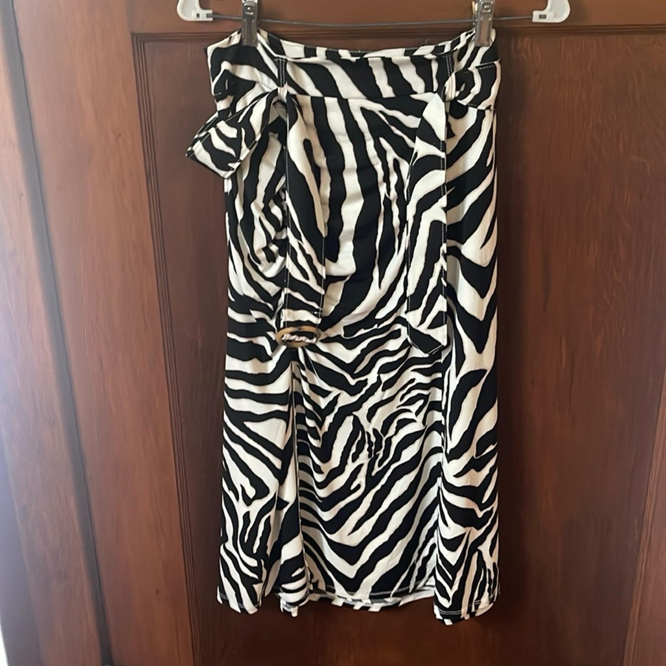 White House Black Market Zebra Print A-Line Skirt Size M
