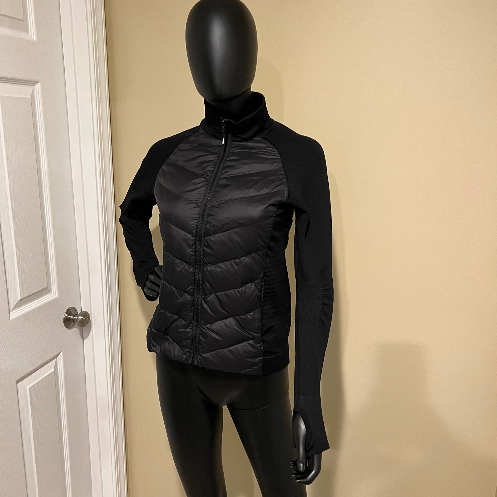 Lightweight Slim Fit Long Sleeve Thumb Hole Down Jacket Activewear gym workout