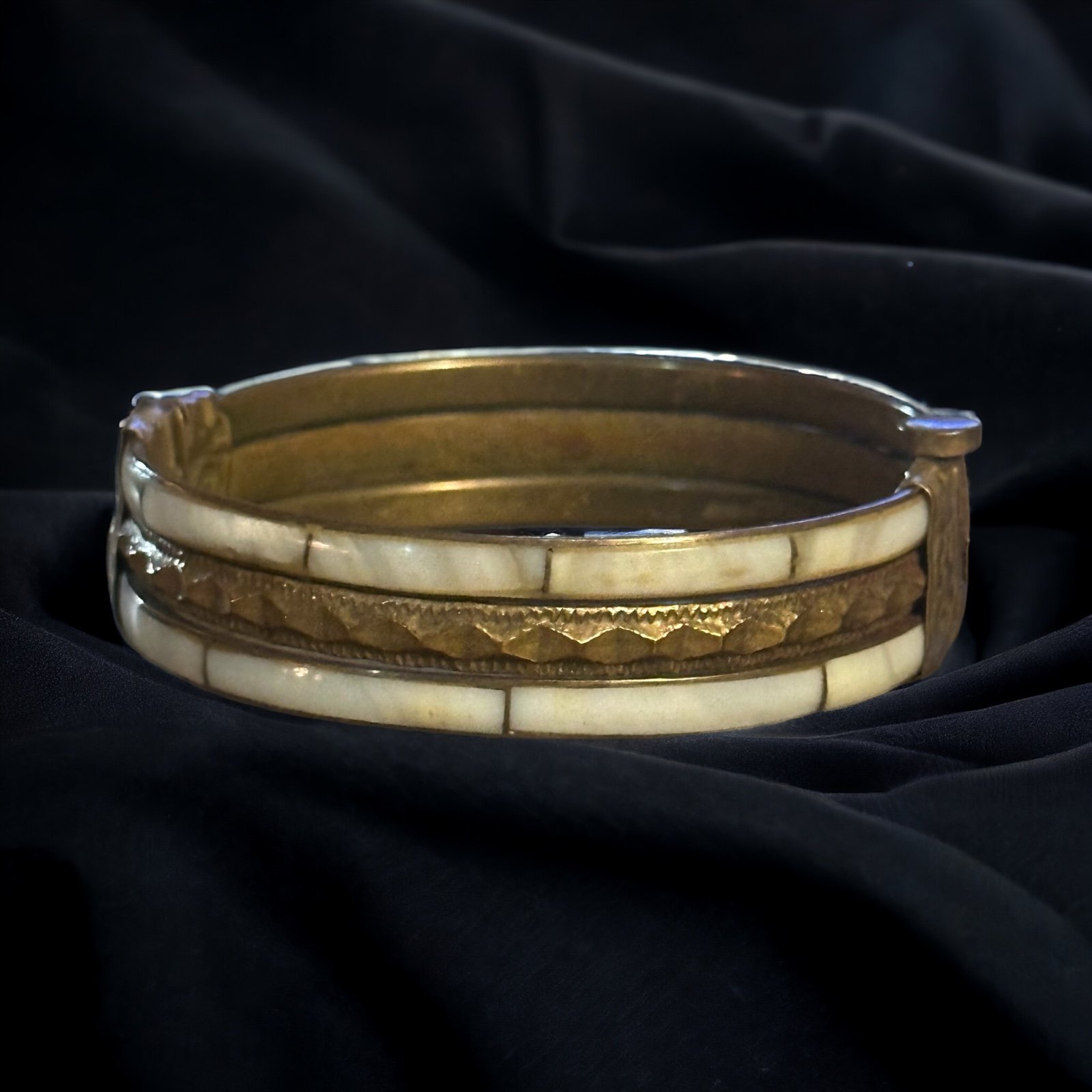 Vintage brass mother of Pearl inlay hinged bangle bracelet