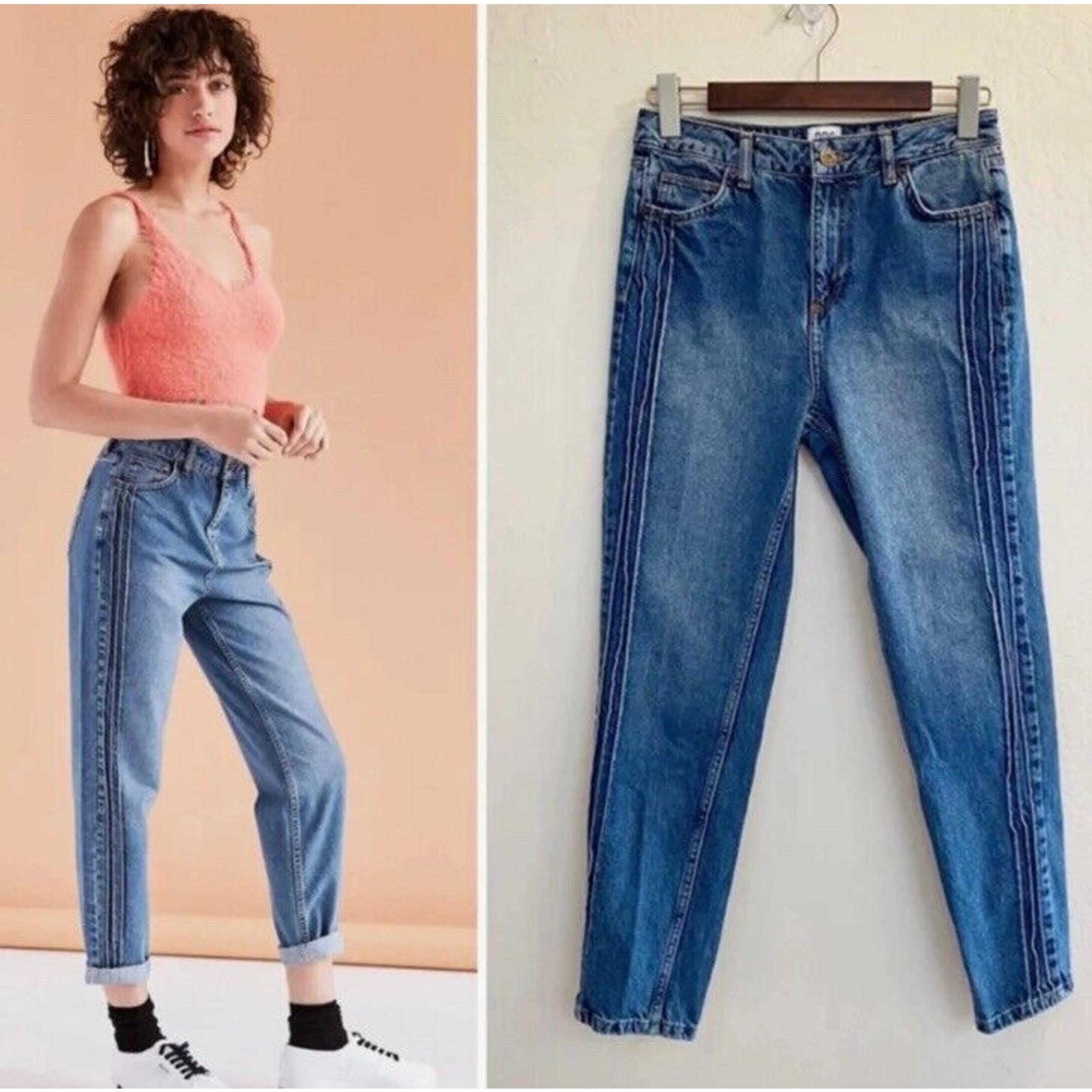 BDG Urban Outfitters Mom Jean 27 straight leg 90s y2k high rise medium wash