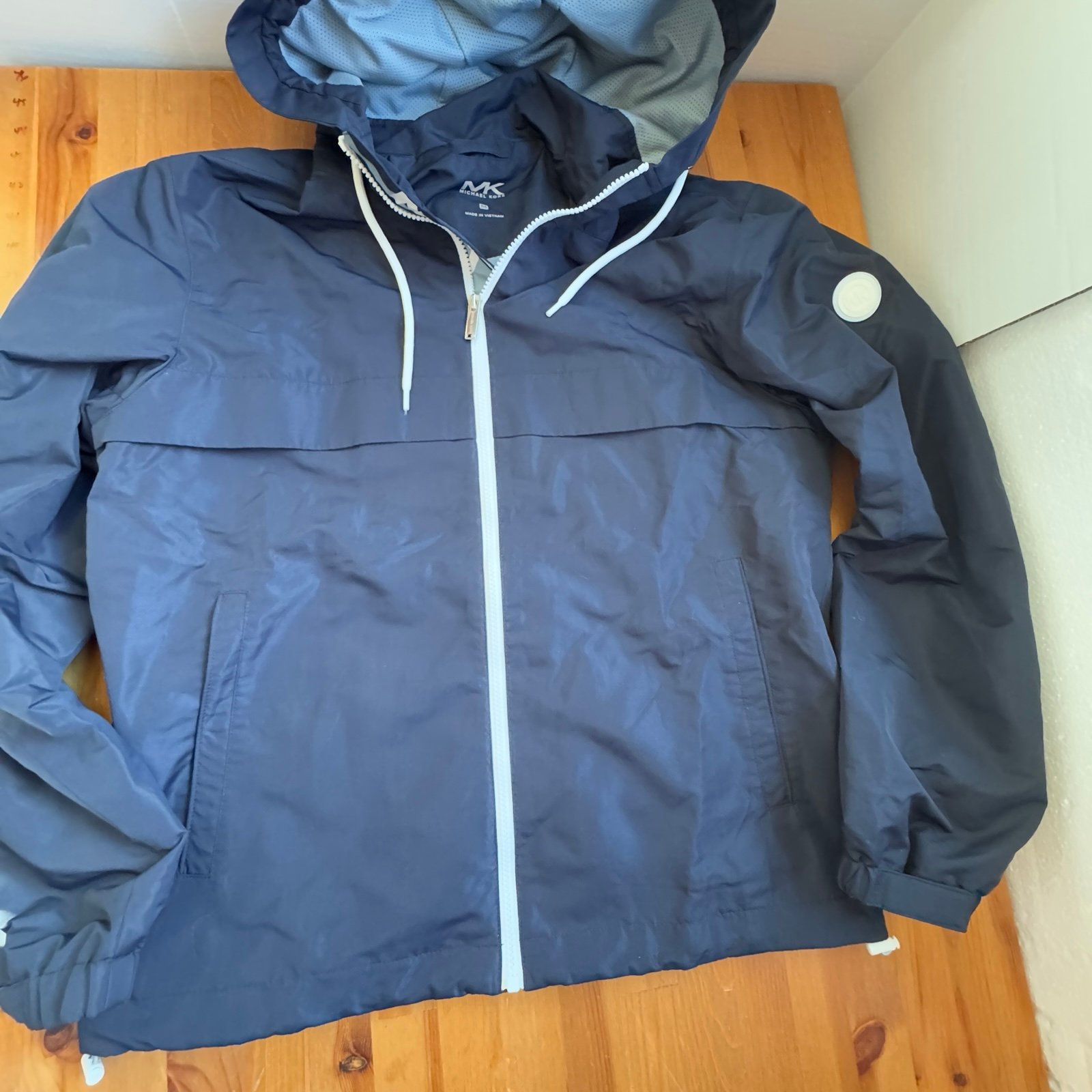 Michael kors hooded light water resistant jacket size medium blue