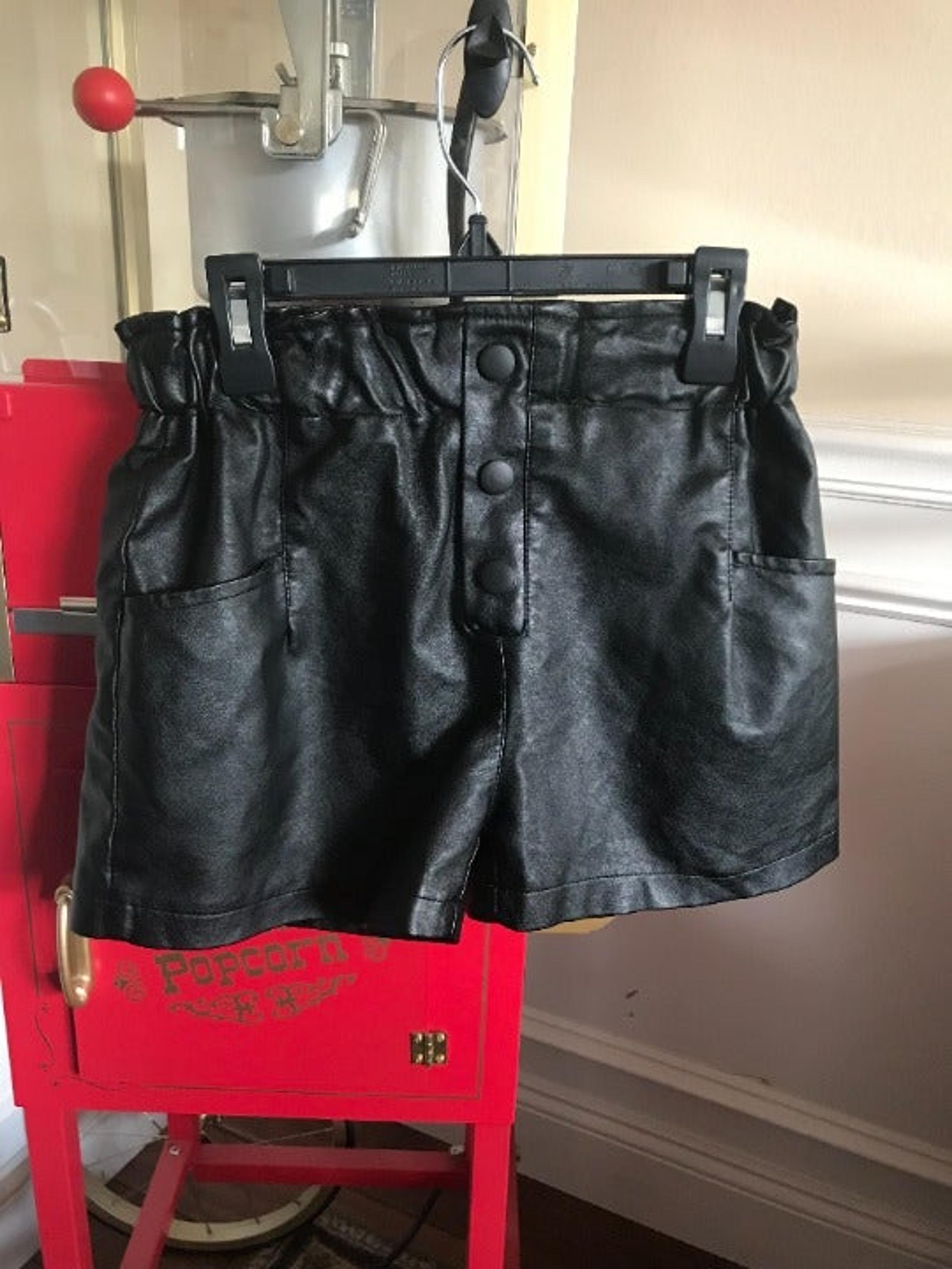SHEIN 100% POLYESTER women's black short shorts waist 18 x length 2