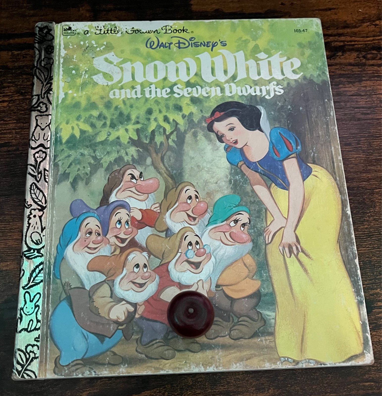 VINTAGE LOT LITTLE GOLDEN BOOK SNOW WHITE SEVEN DWARFS + MINI WOOD RED APPLE
