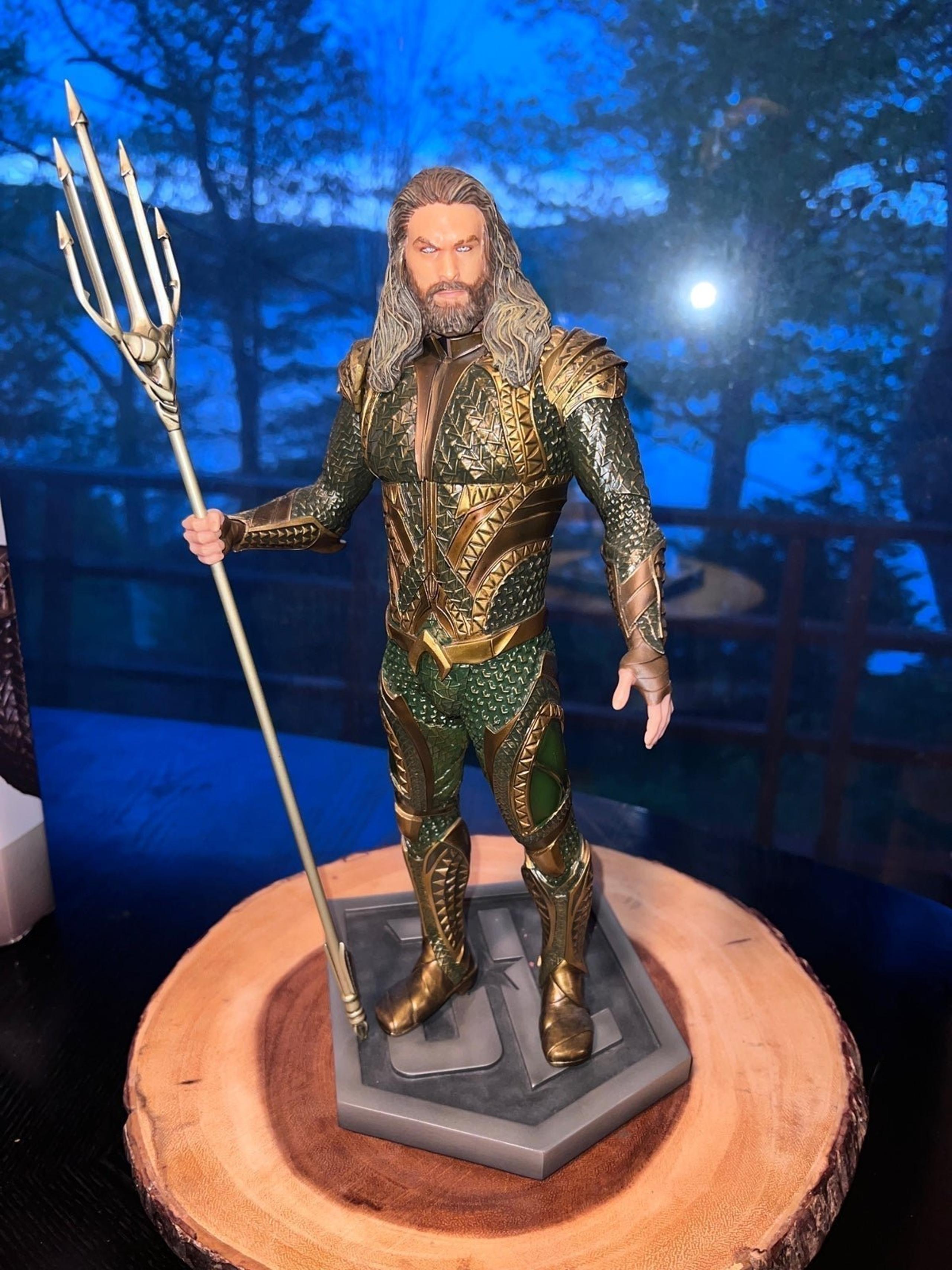 DC collectables Justice League Aquaman statue Figure