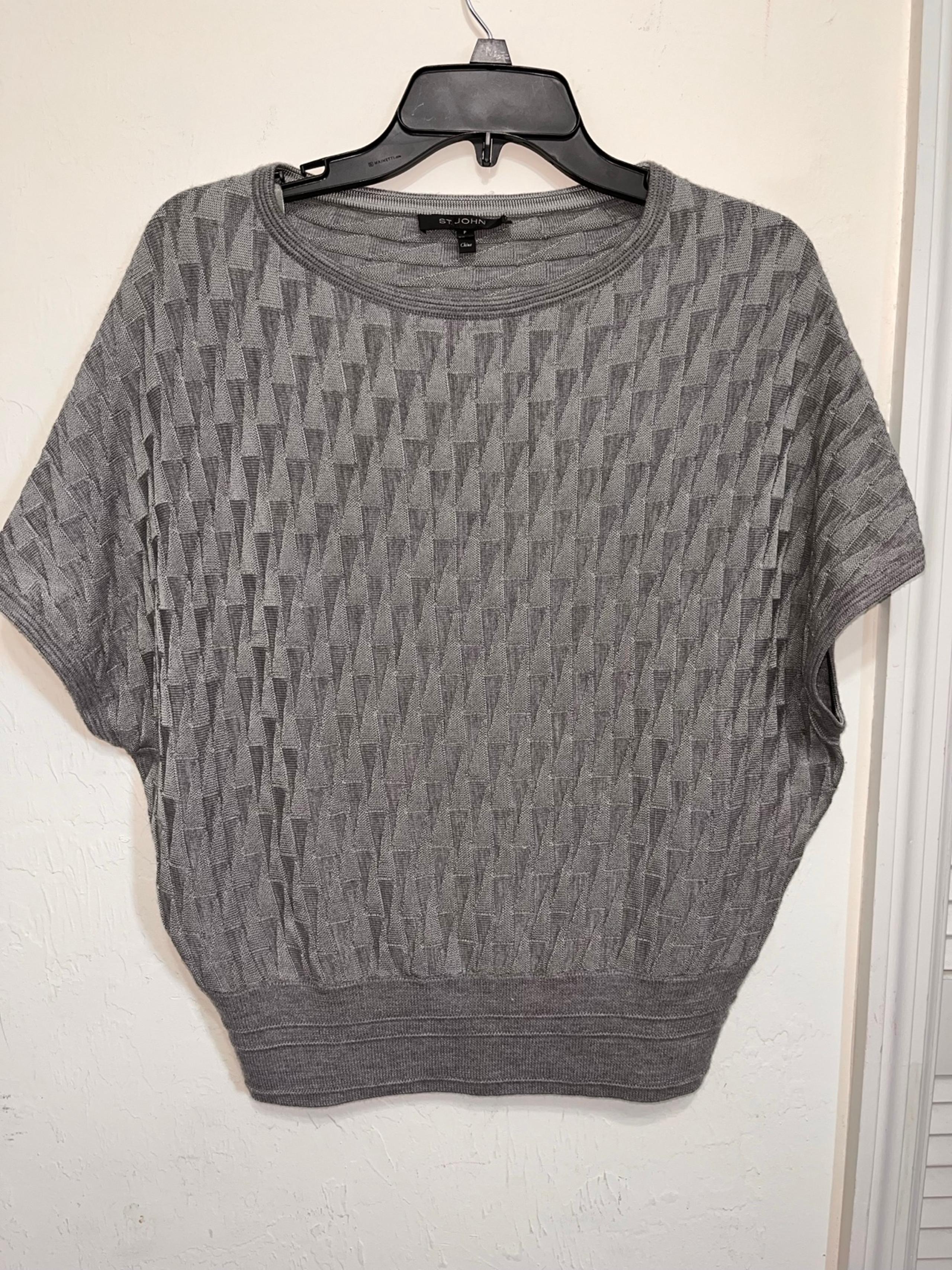 NWOT women’s ST JOHN textured wool knit blouse top shirt. Size small. Grey