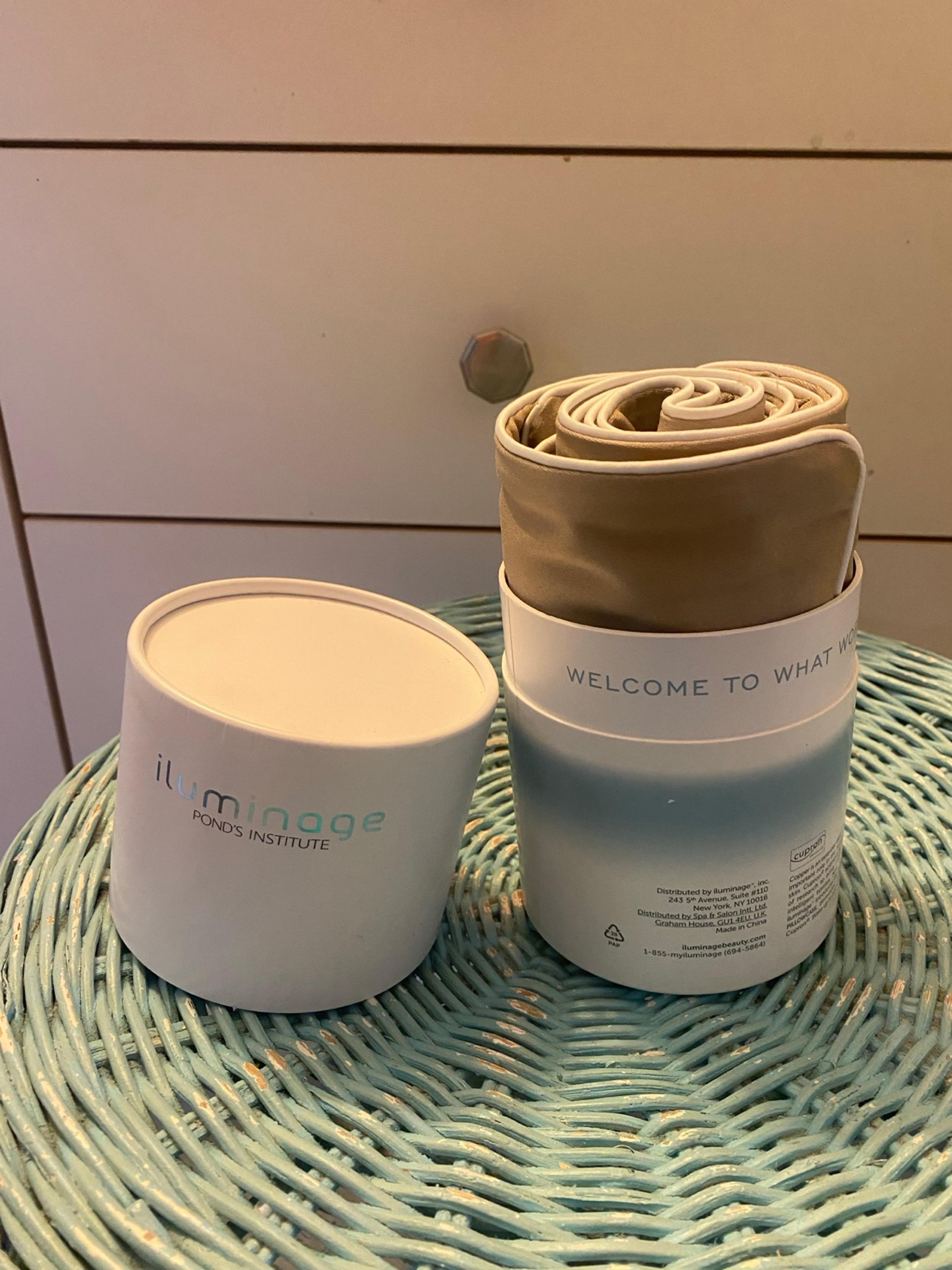 Iluminage -skin rejuvenating pillowcase w/copper oxide ponds institute open box