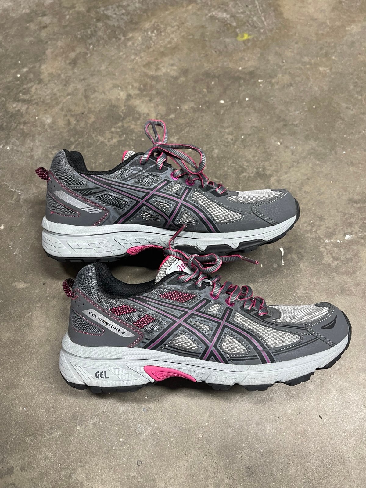 ASICS Gel-Venture 6 women’s trail running shoes in size 8 US