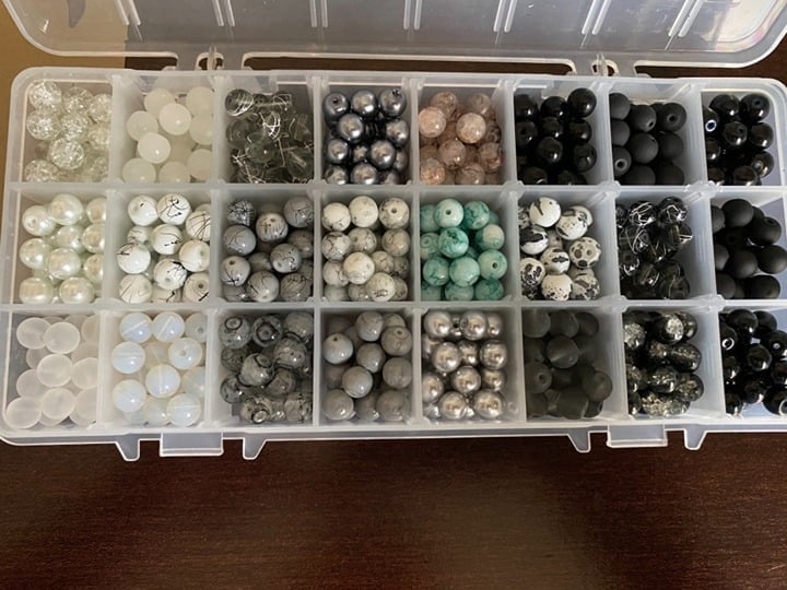 8mm Glass Beads 720pcs 24 Color Black Bracelet Beads Round Marble Loose Beads