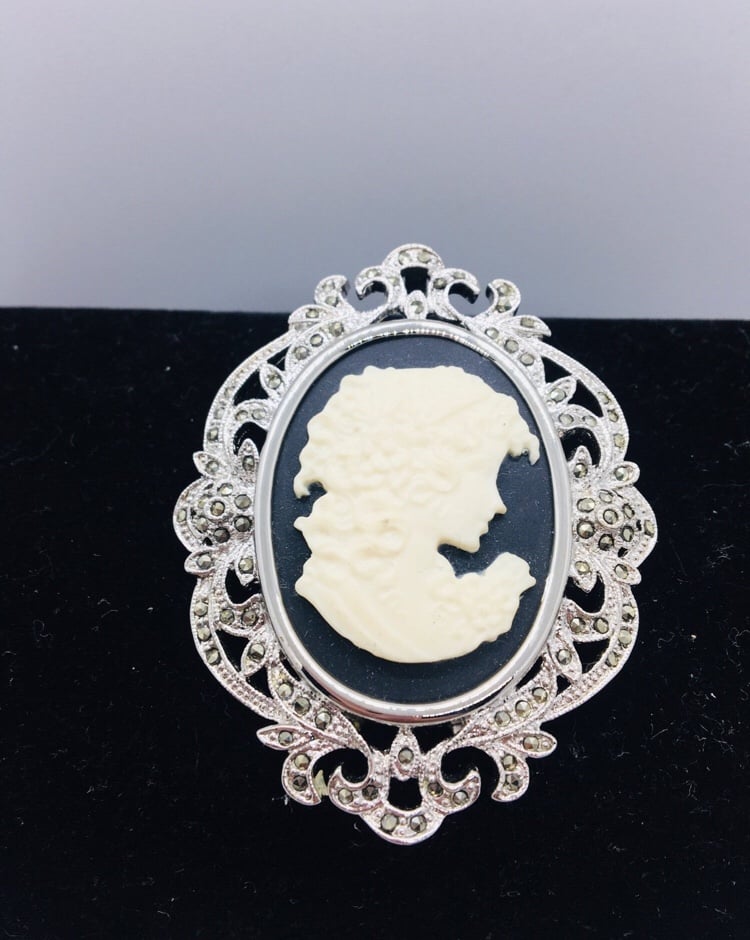Beautiful Big Silver Tone Cameo