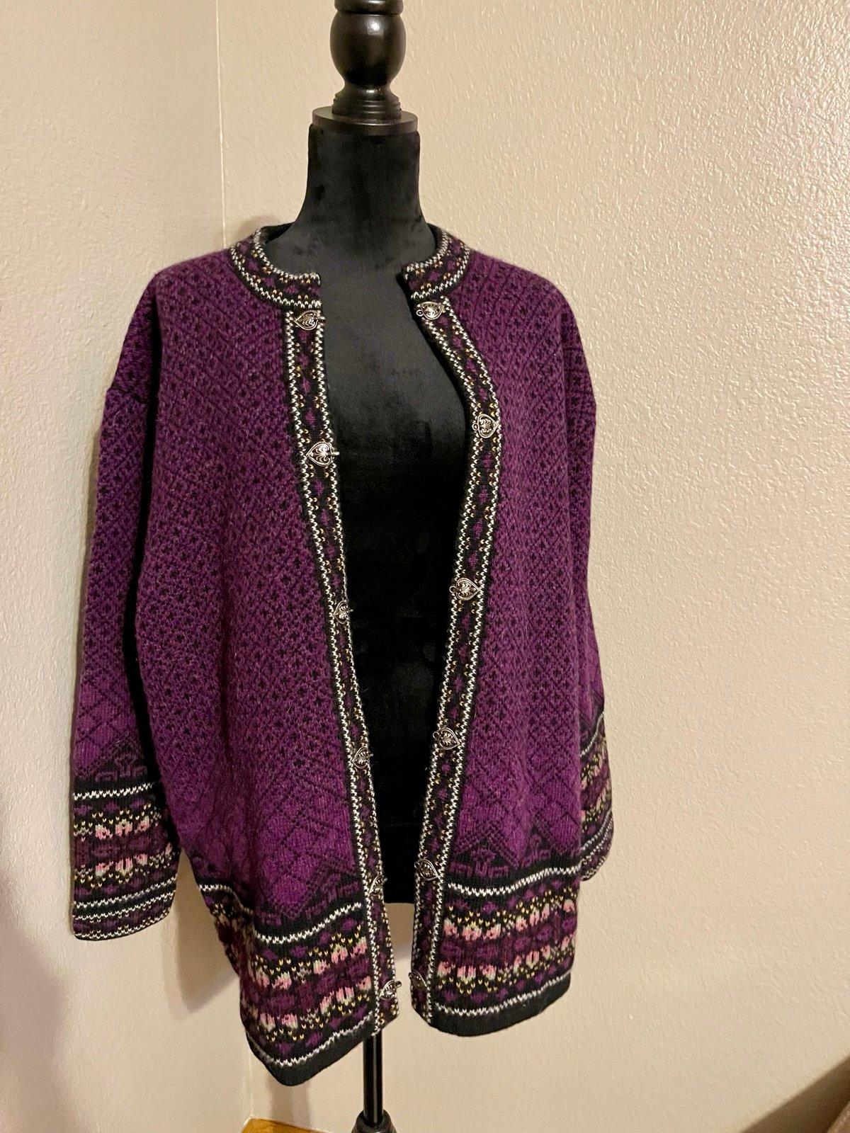 Woman’s Frost 100% Wool cardigan size 1X purple/blackk/beige Made In Hong Kong