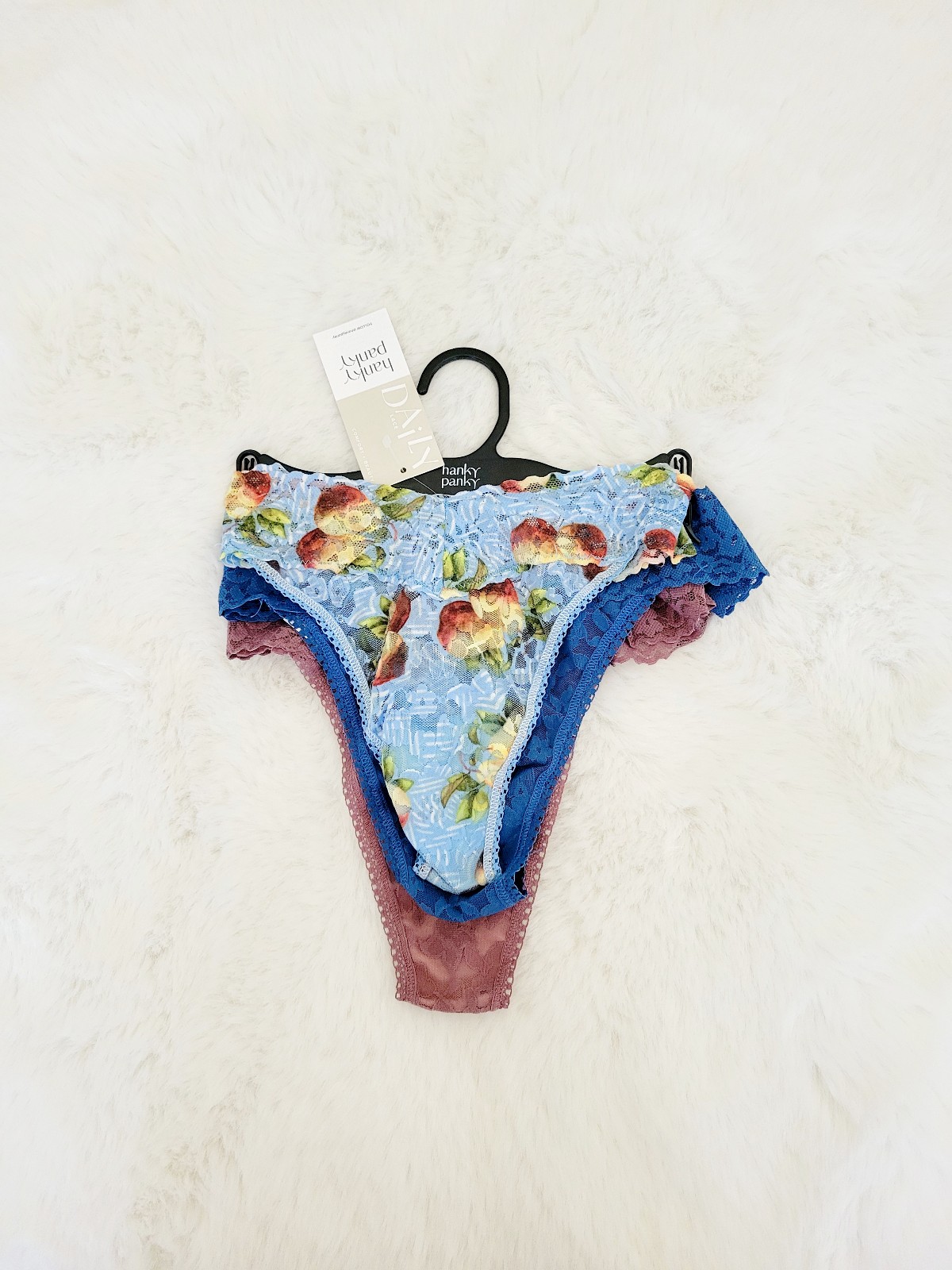 HANKY PANKY 3-PACK DAILY LACE ORIGINAL RISE THONG ONE SIZE