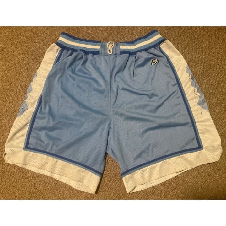 Vintage 90s XXL 2XL Nike Team North Carolina Tar Heels UNC Basketball Shorts USA