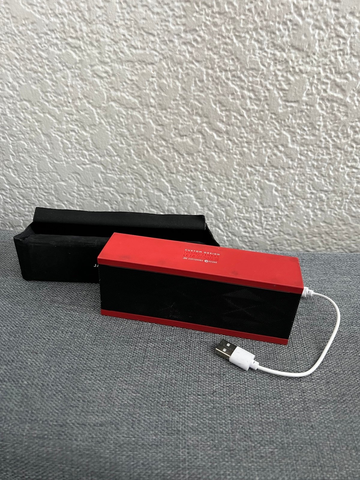 Jawbone Jambox Bluetooth portable speaker